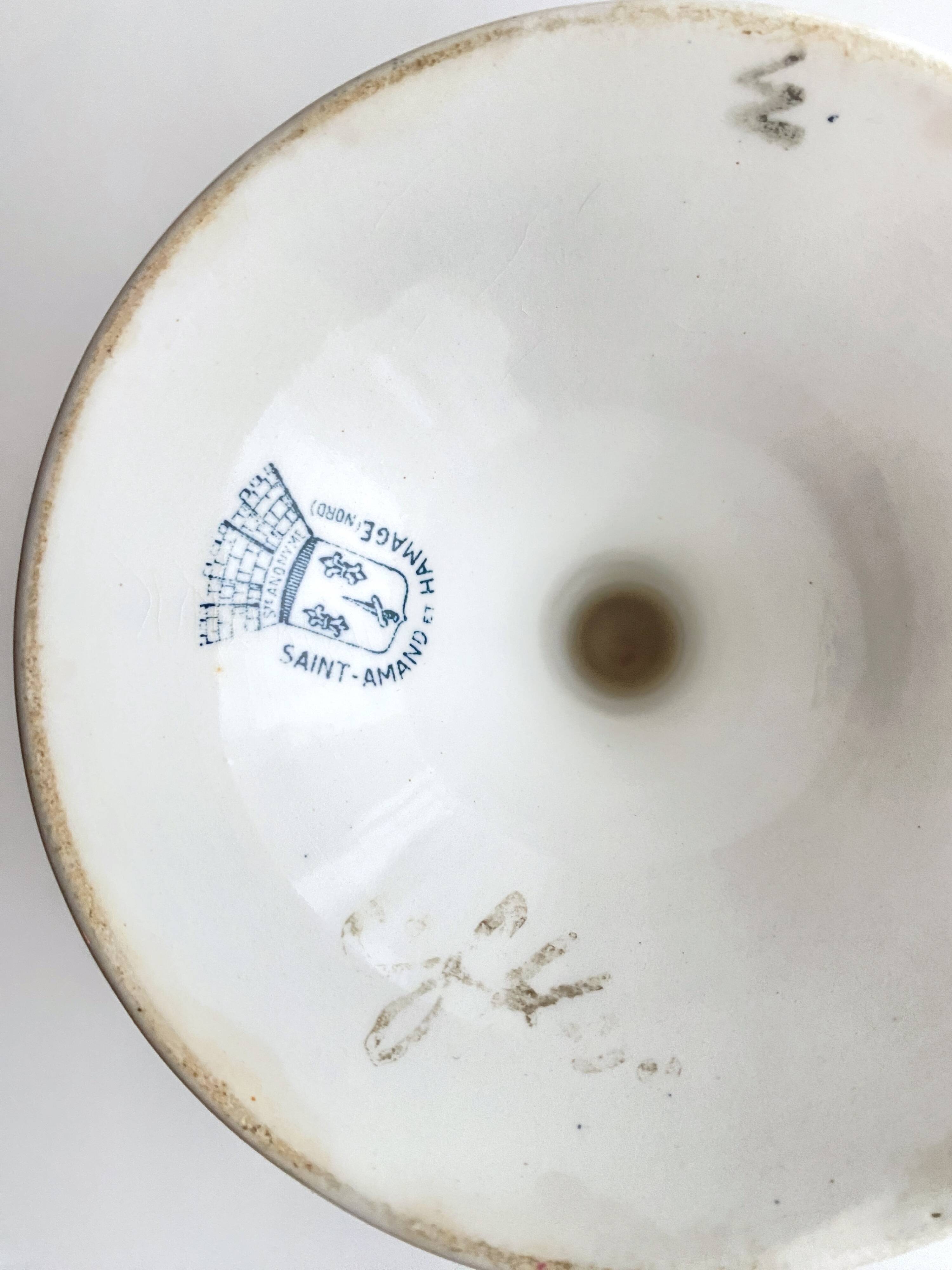 Compotier / Plate on foot signed Saint Amand and Hamage