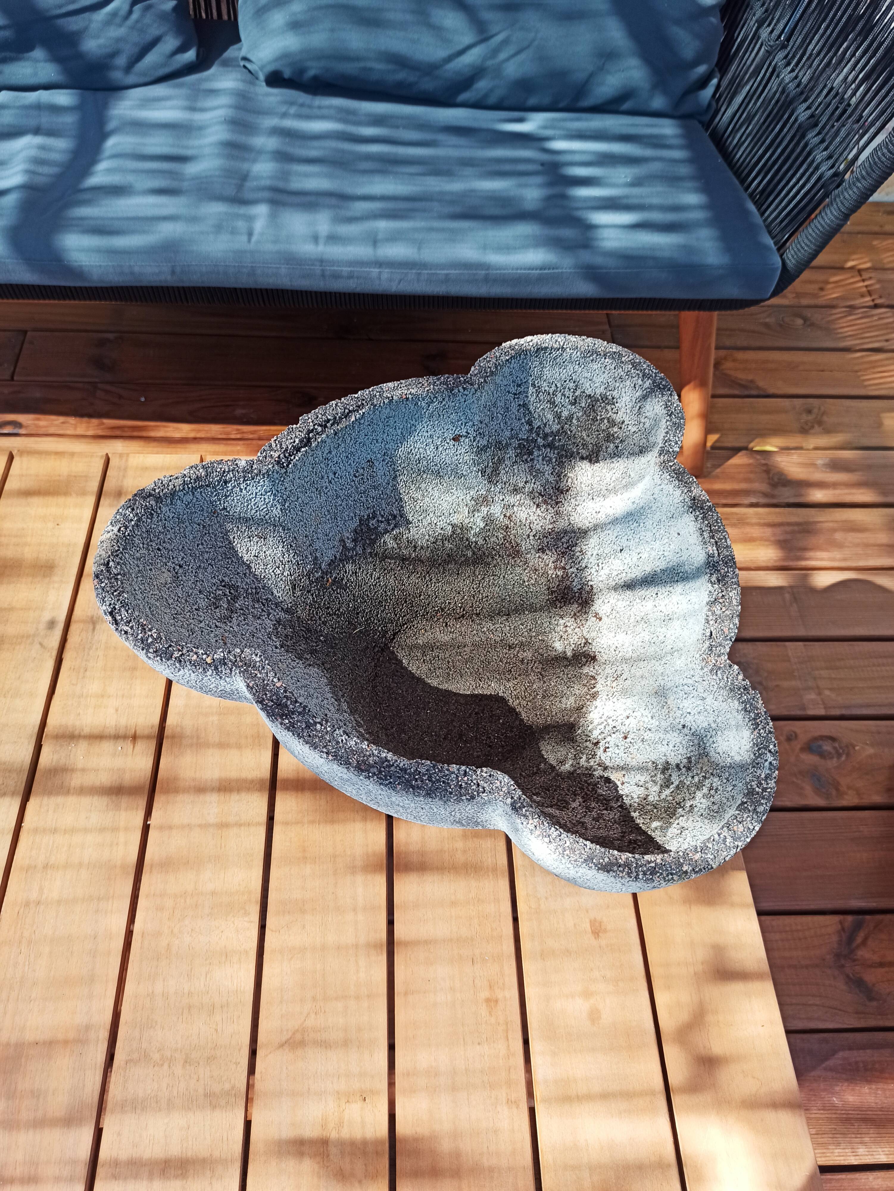 Trilobed cement planter