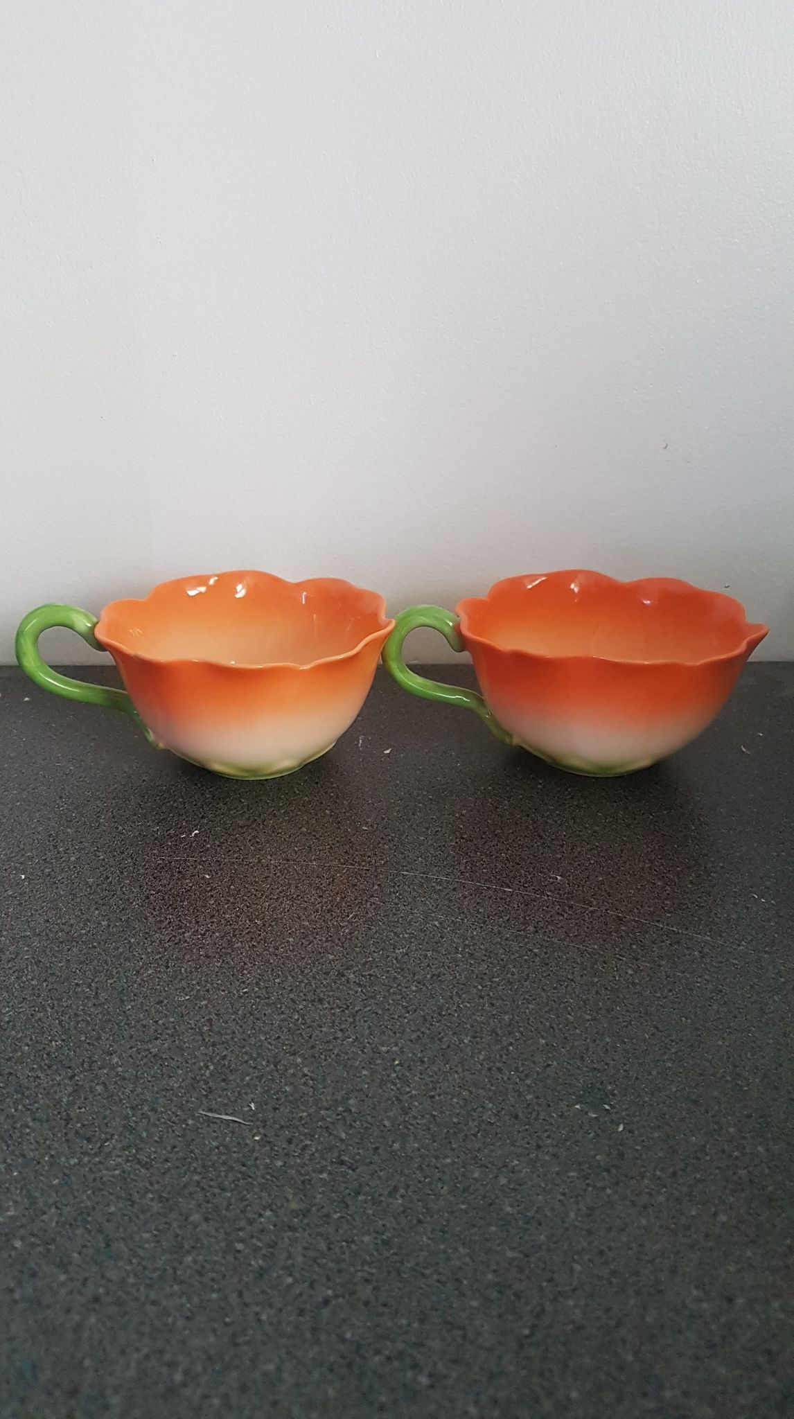 Pair of slurry cups flowers
