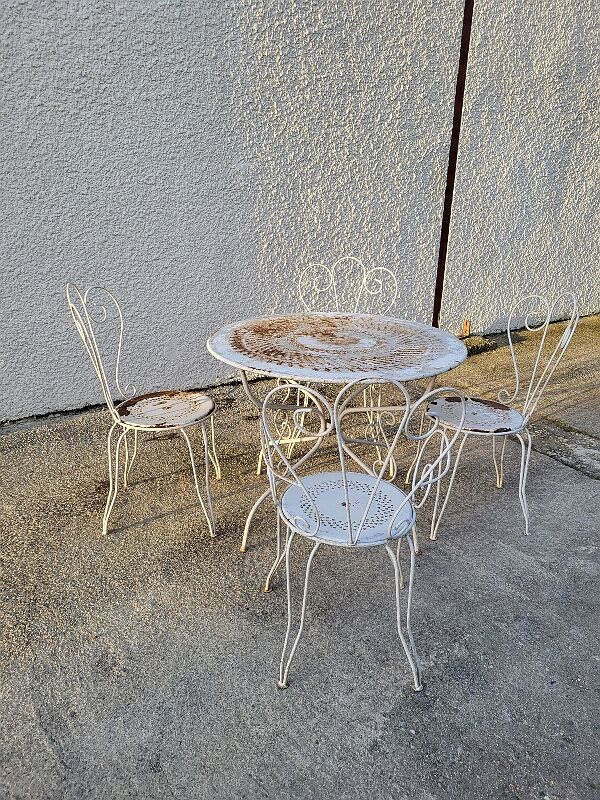 Garden furniture table with 2 armchairs and 2 chairs
