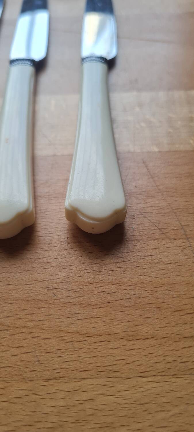 Set of 12 bakelite knives