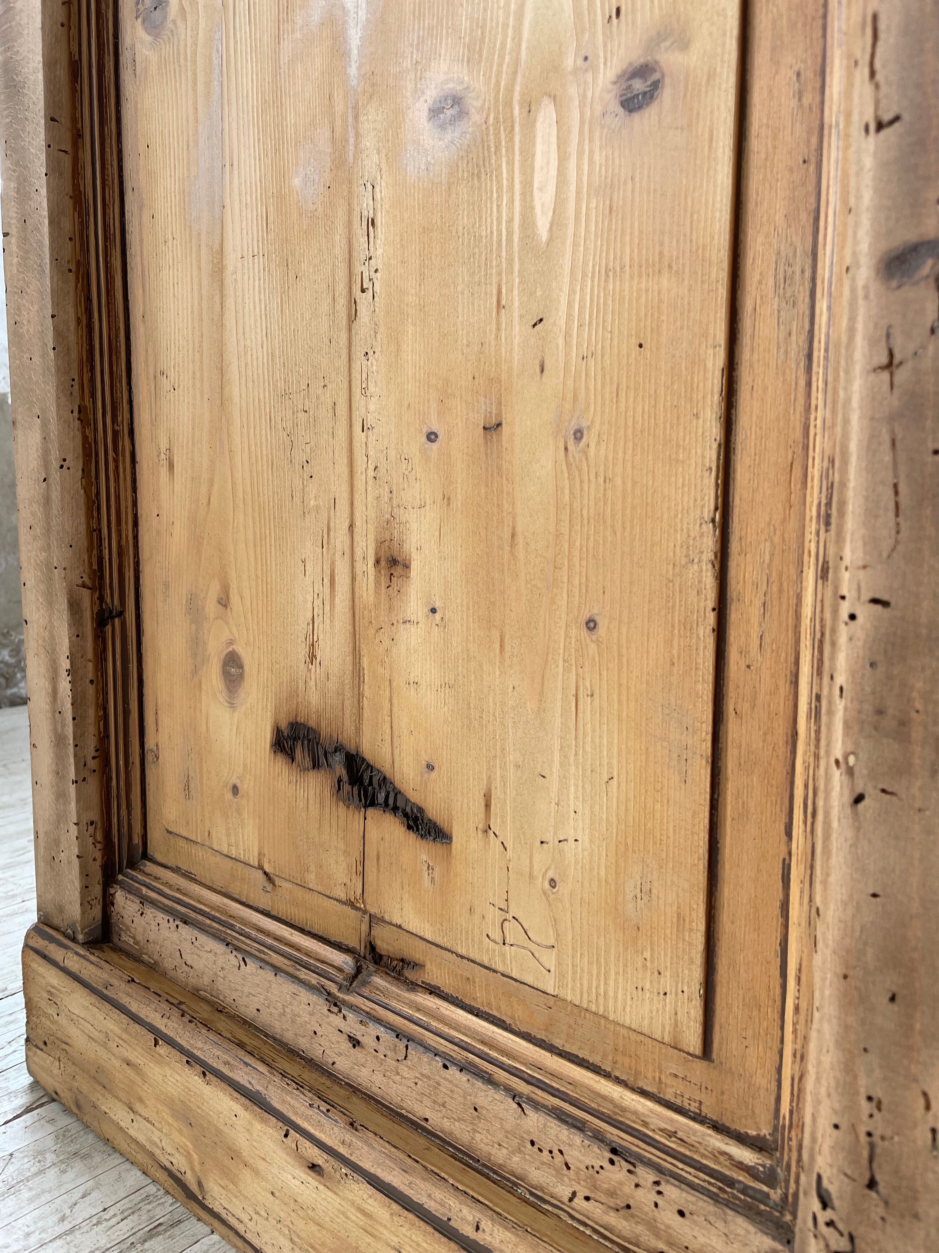 Trading counter central island pine