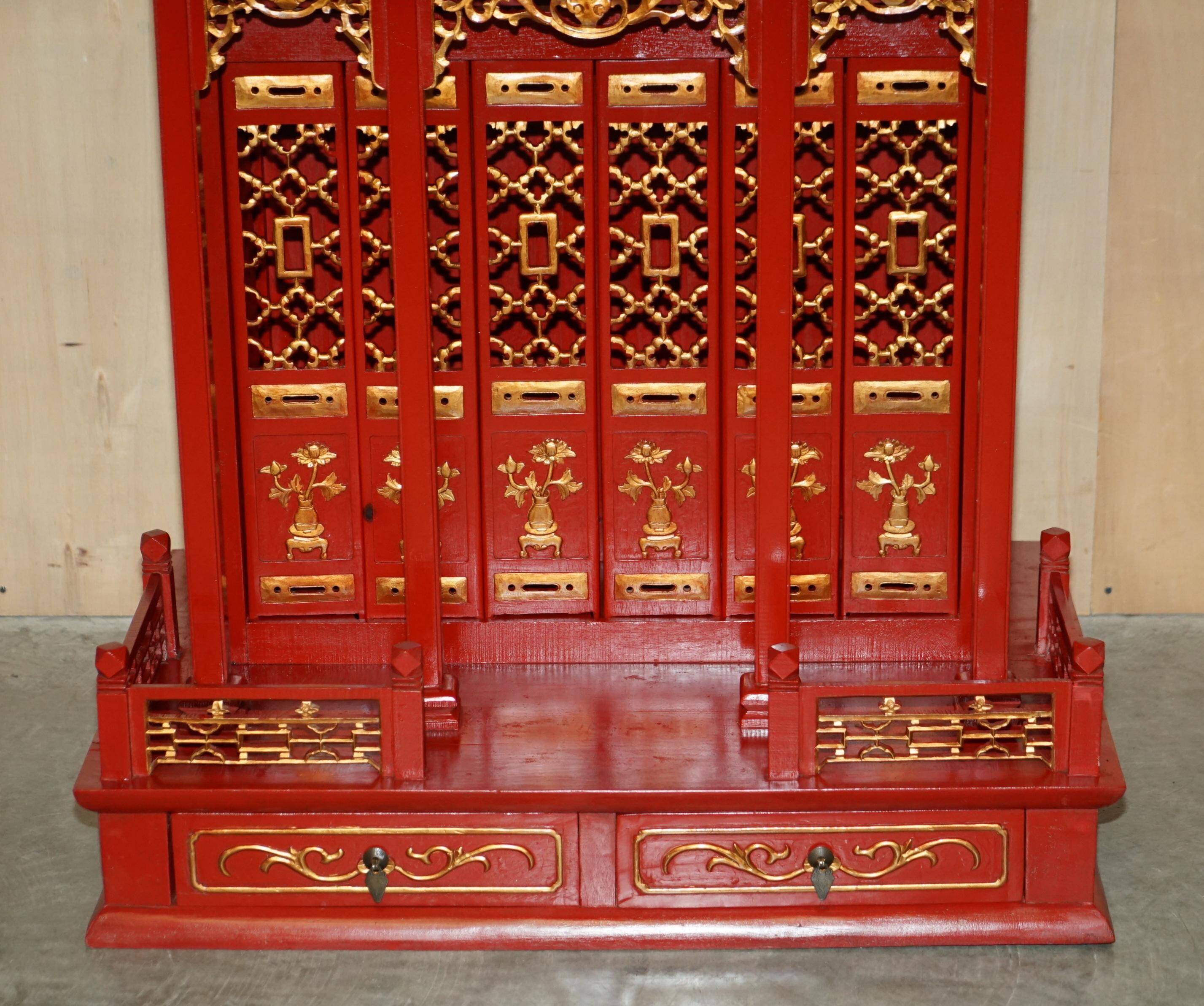 Armoire Chinoise Vintage à Toit Pagode, Très Décorative