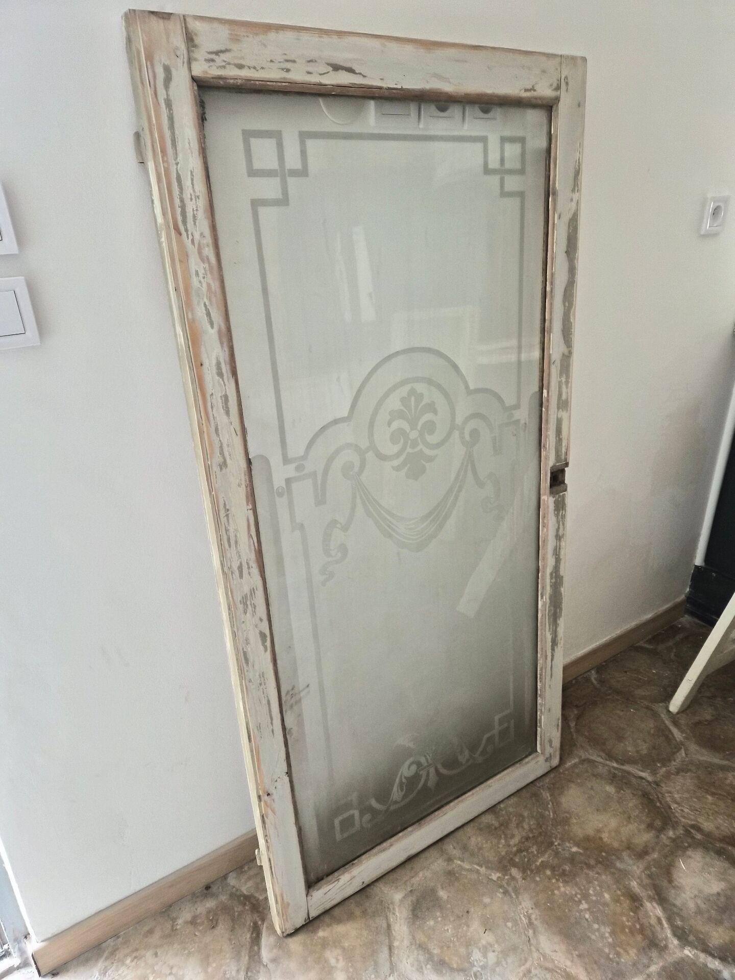 Parisian bistro window 1900 frosted glass