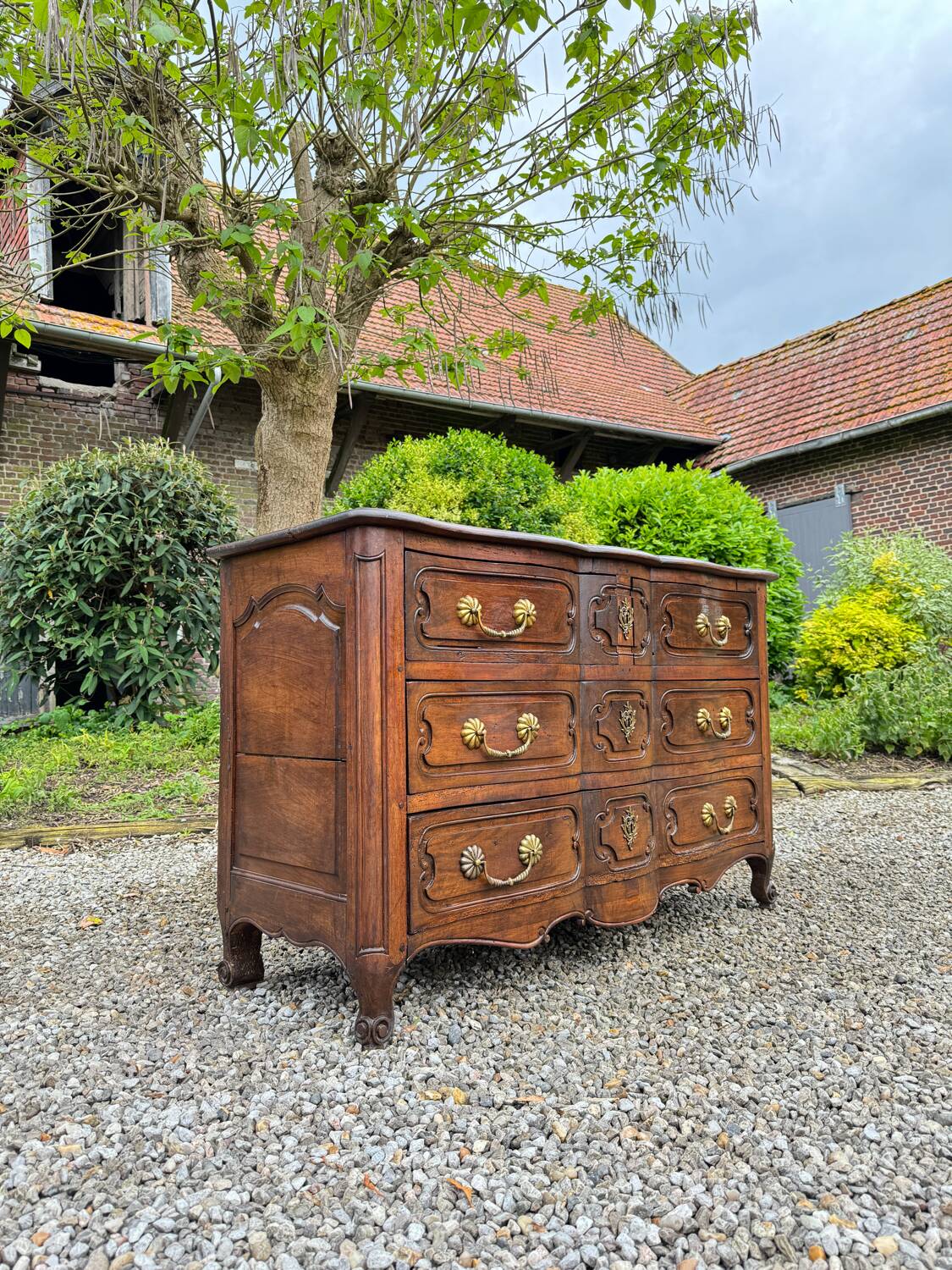 Crossbow Commode In Walnut Louis XV XVIII Eme Century
