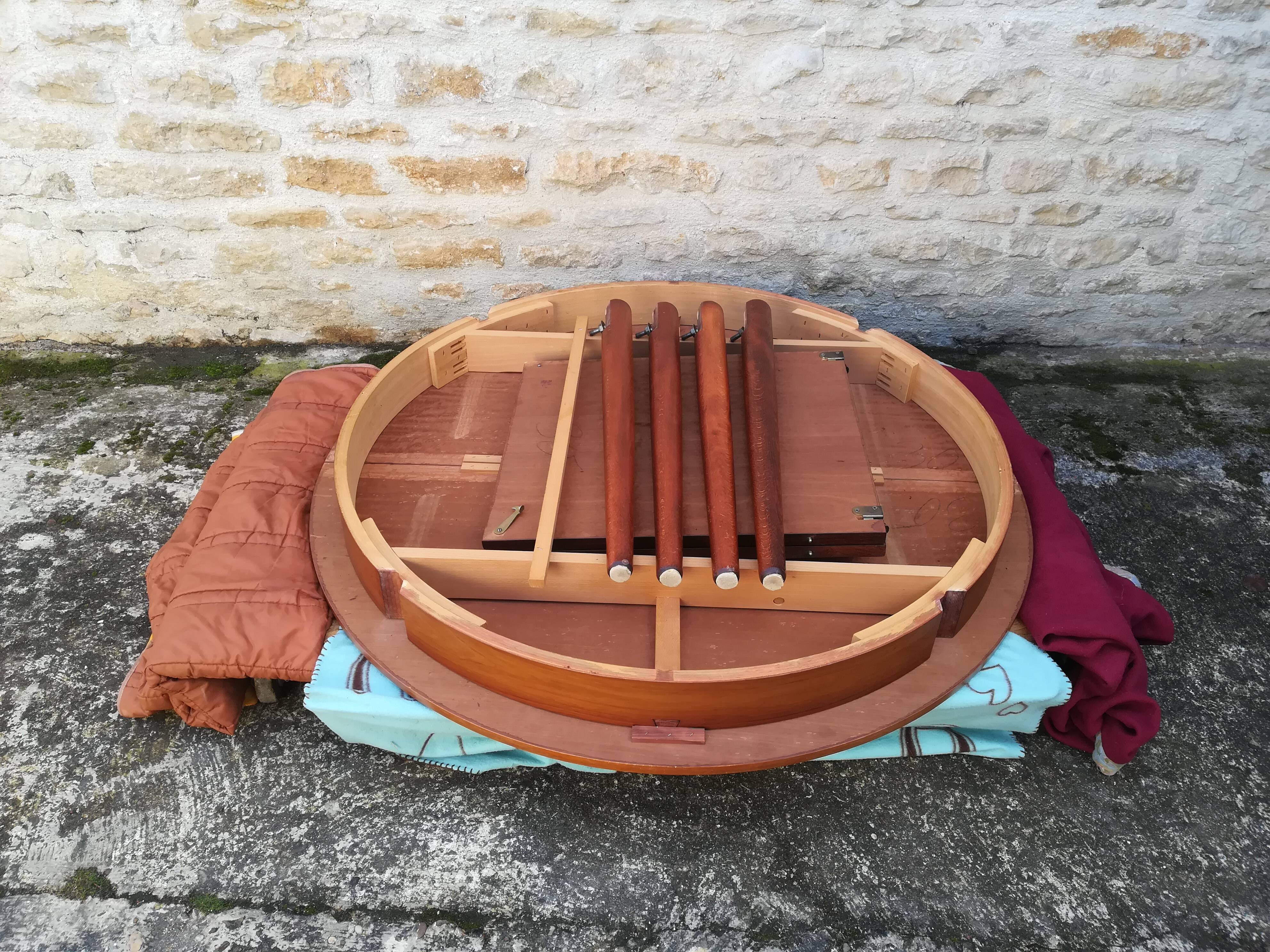 Scandinavian table with extension