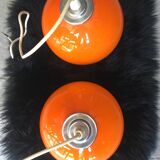 Paire de suspensions orange en verre opaline 70’s