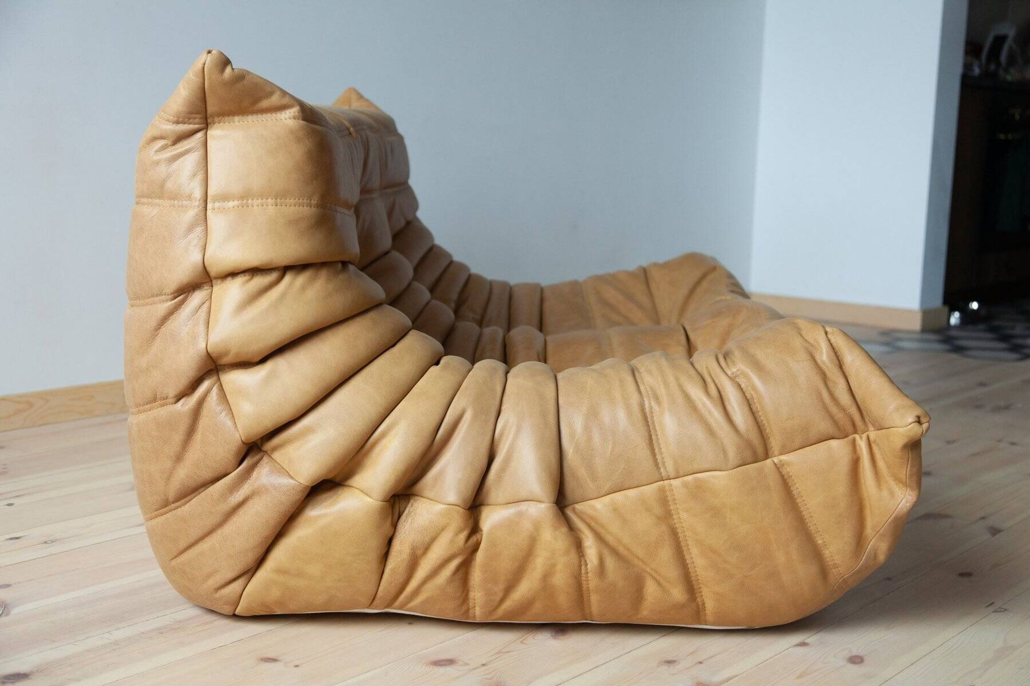 Camel brown leather Togo 2-seater sofa attributed to Michel Ducaroy for Ligne Roset