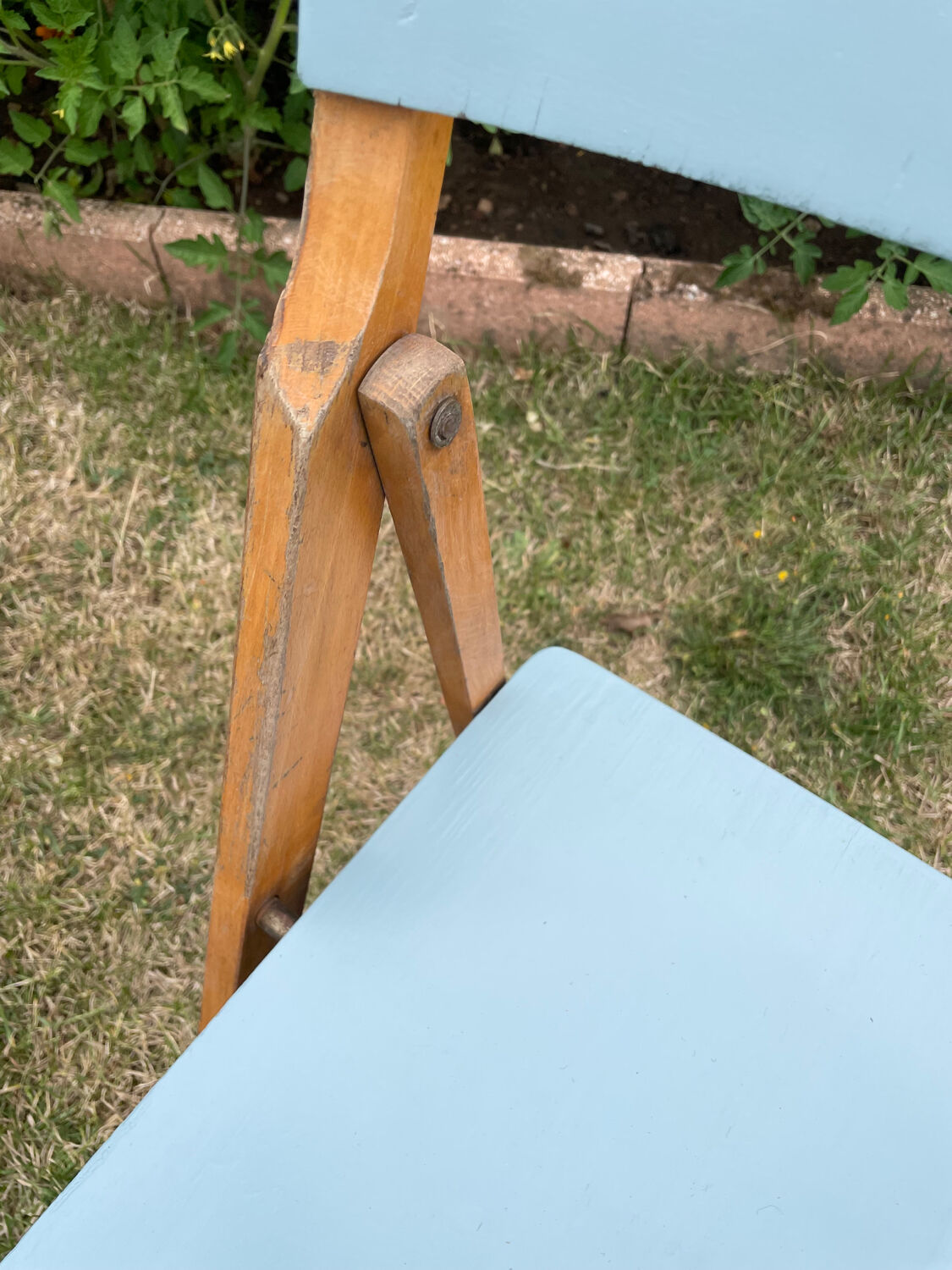 2 folding chairs in vintage beech 1950