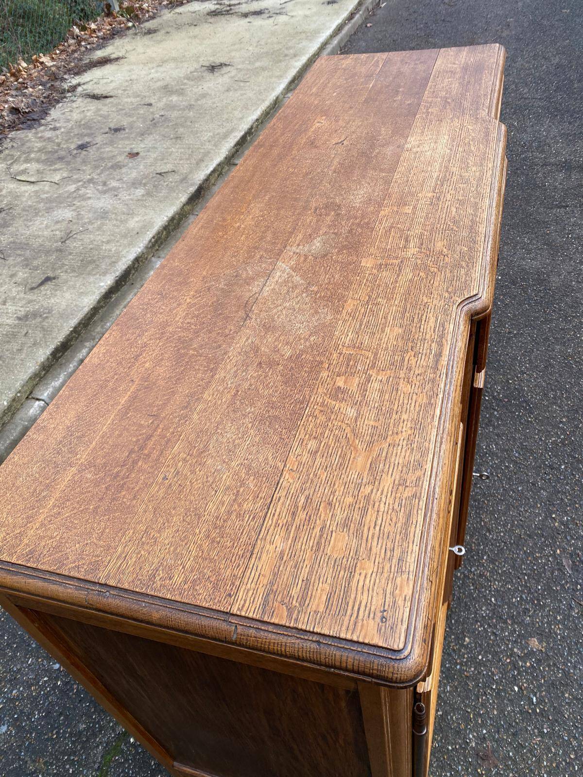 Buffet Louis XV époque 19ème en bois chêne massif