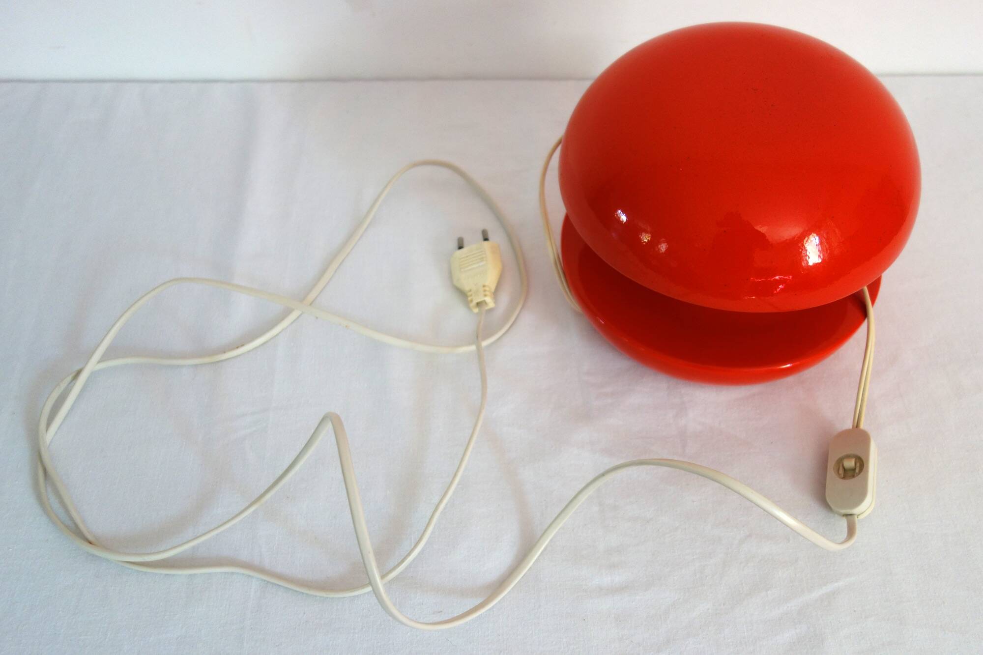 Vintage red ceramic diabolo lamp