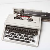Dora typewriter by Olivetti 70