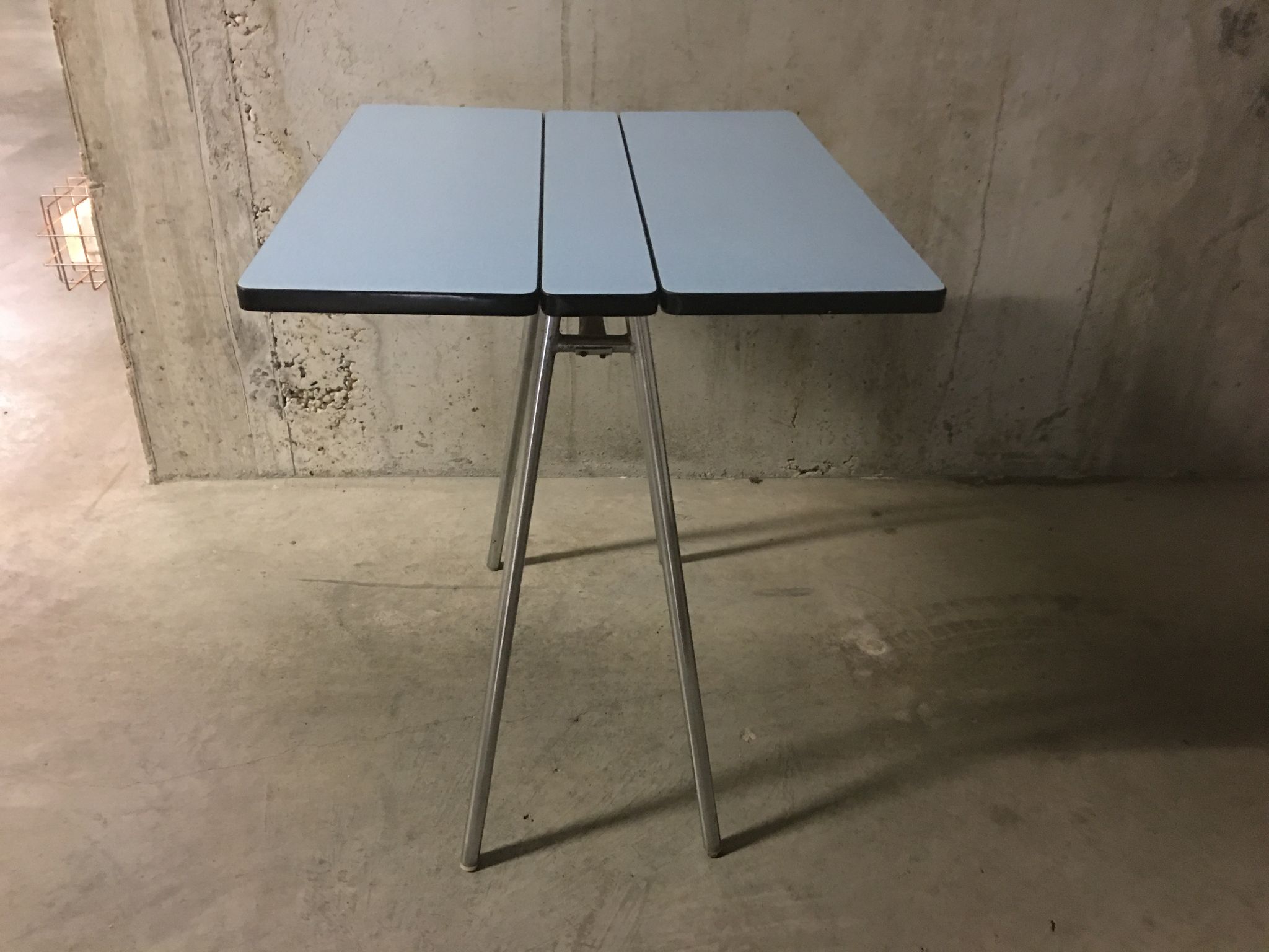 Folding table in 60s formica