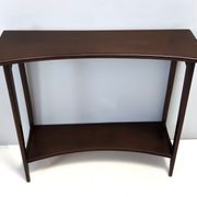 Table console en hêtre ébénisé postmoderne avec une étagère inférieure, Italie
