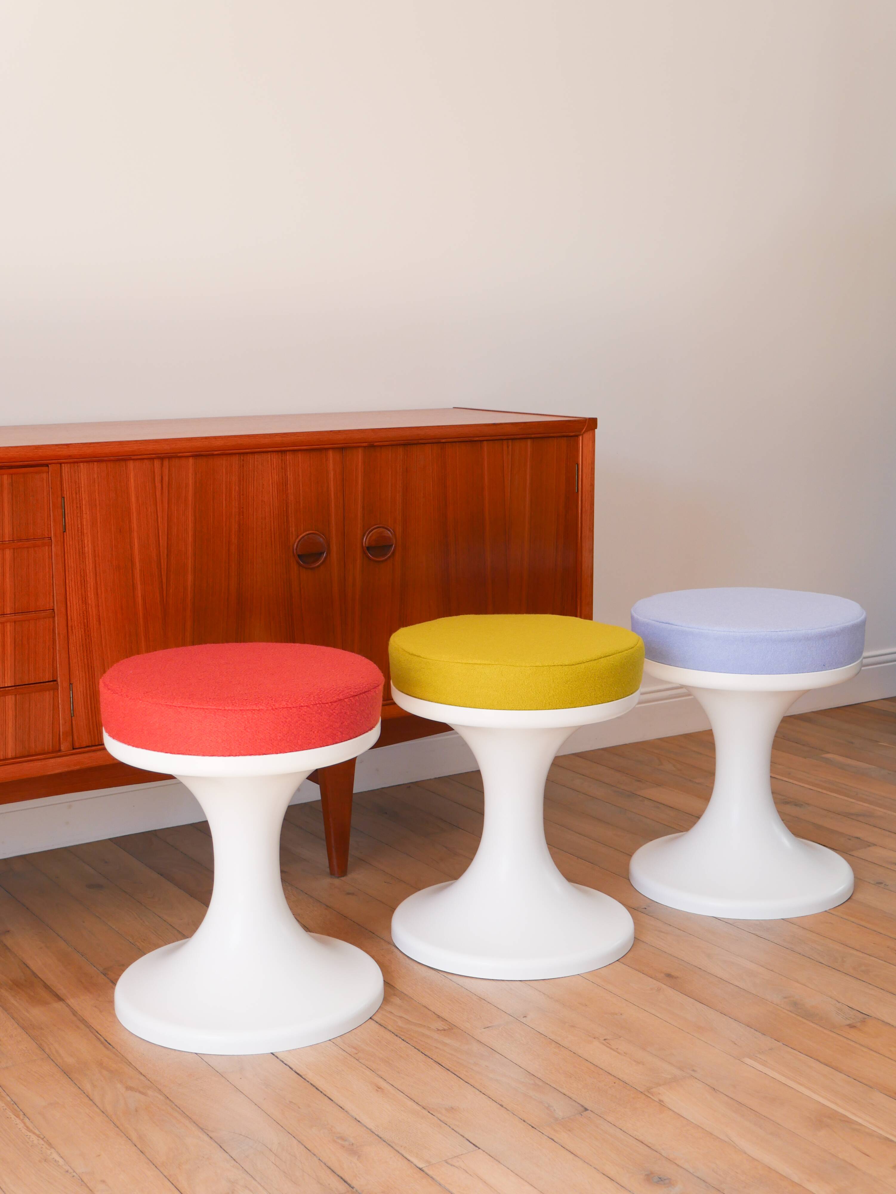 Tulip stool in Plastic and Wool, Rust, Space Age Design, 1970