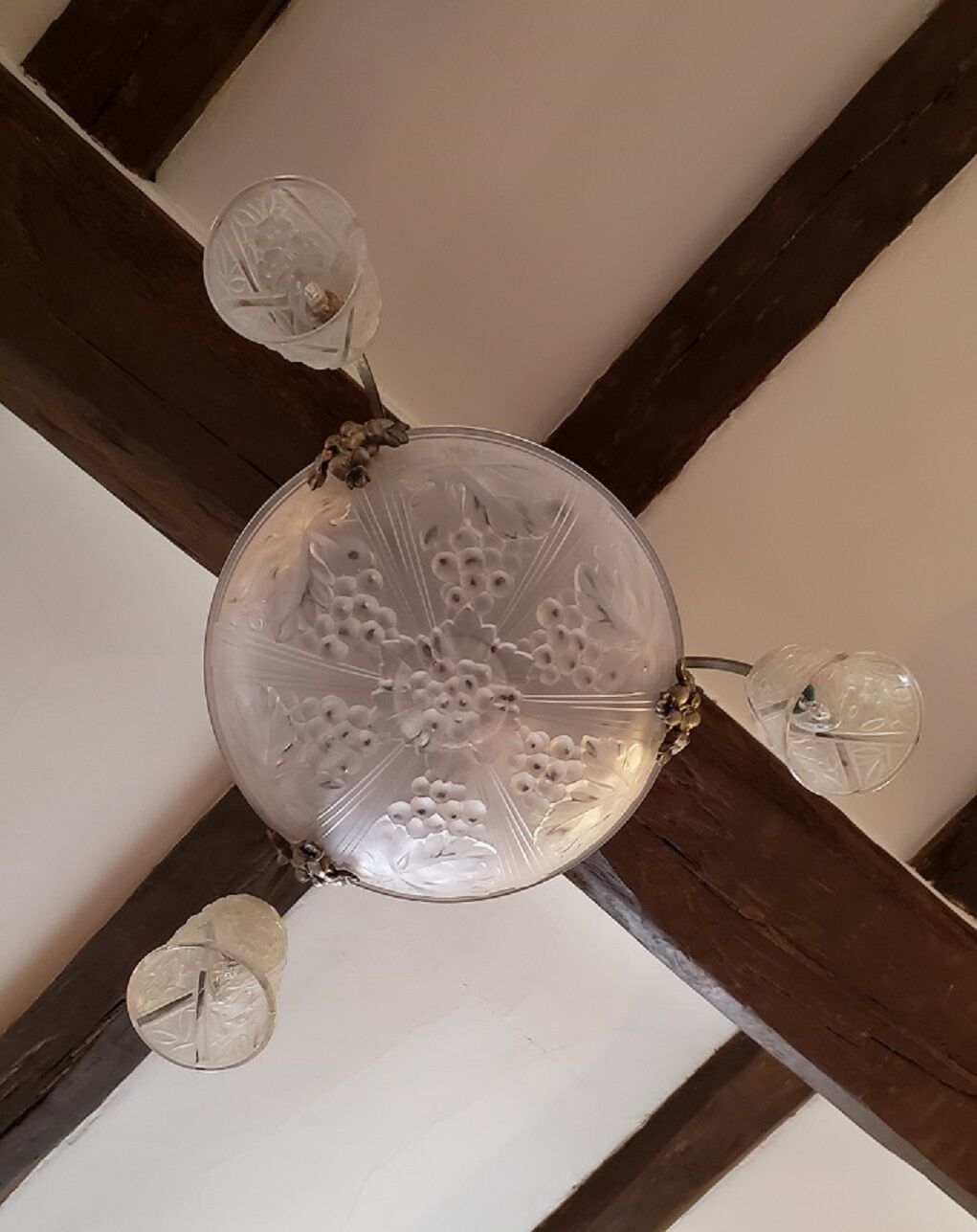 Art deco suspension molded glass