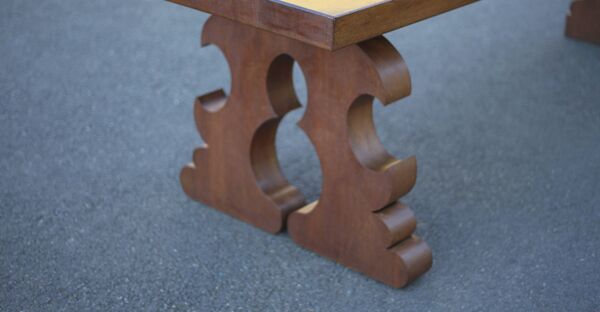 Grande table bois avec pieds sculptés, table artisanale, table bois massif, table de salon, table
