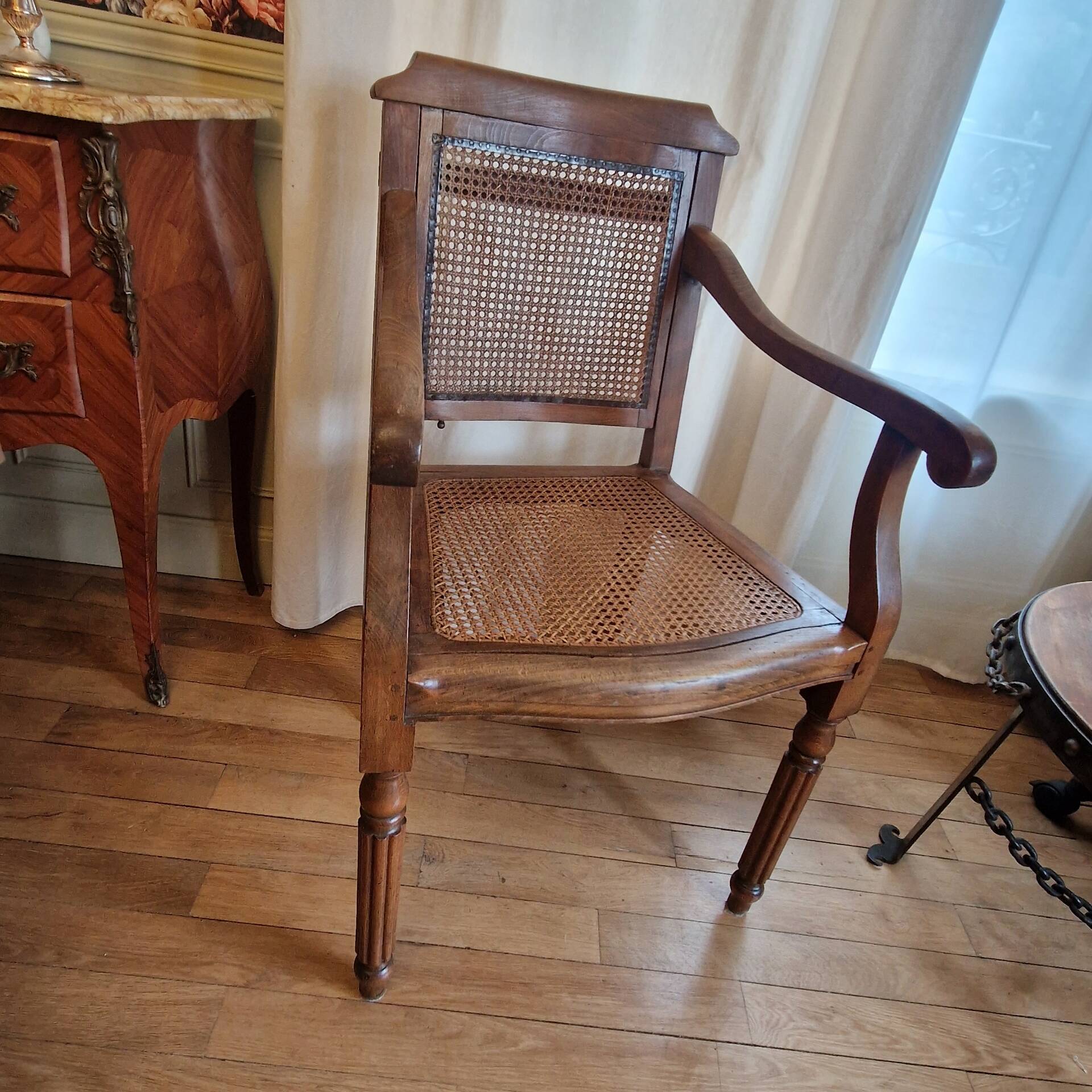 Ancien siège de coiffeur ou barbier