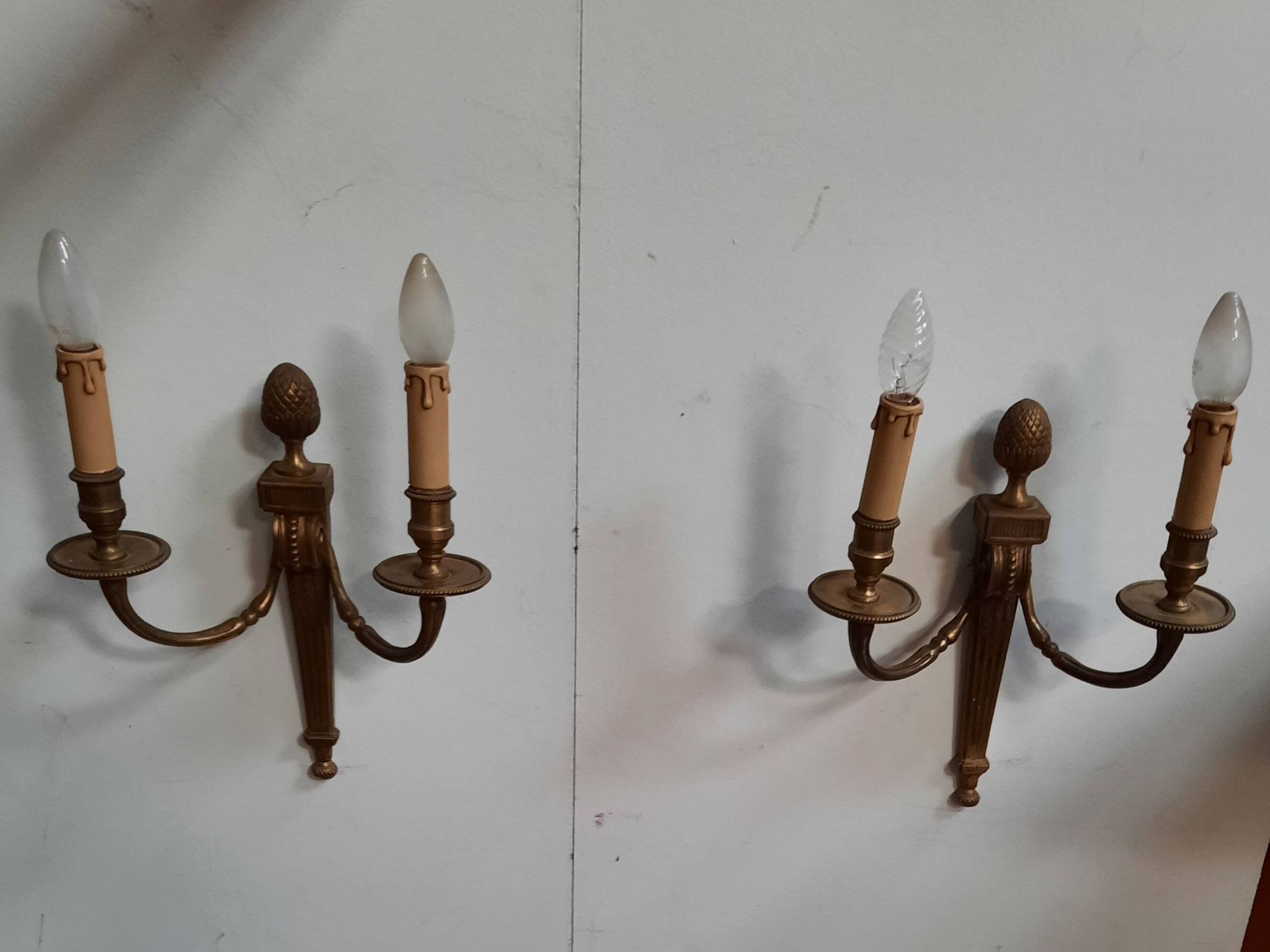 Paire d'appliques en bronze style Louis XVI