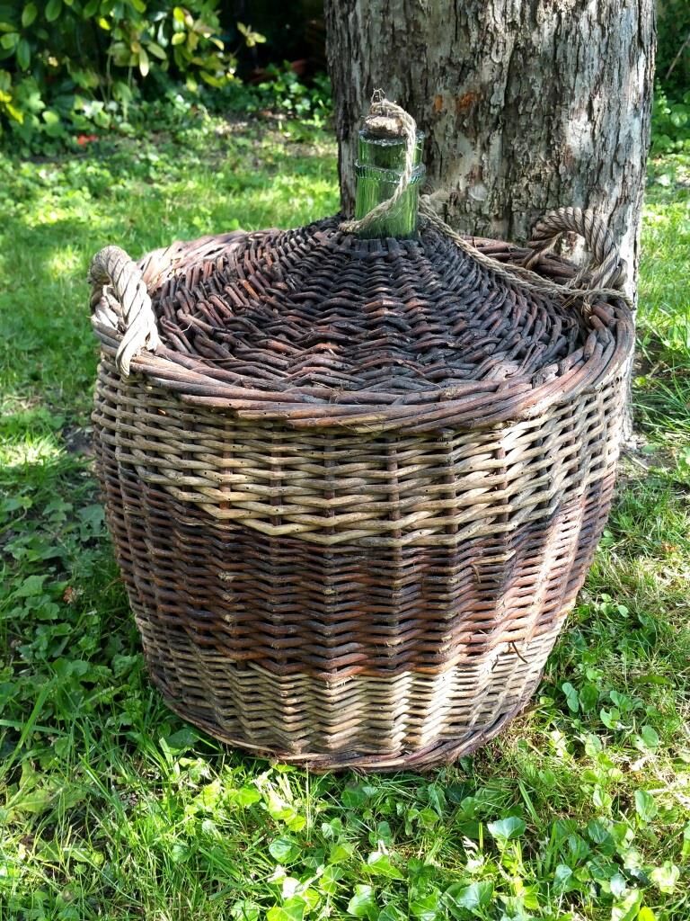 Wicker demijohn