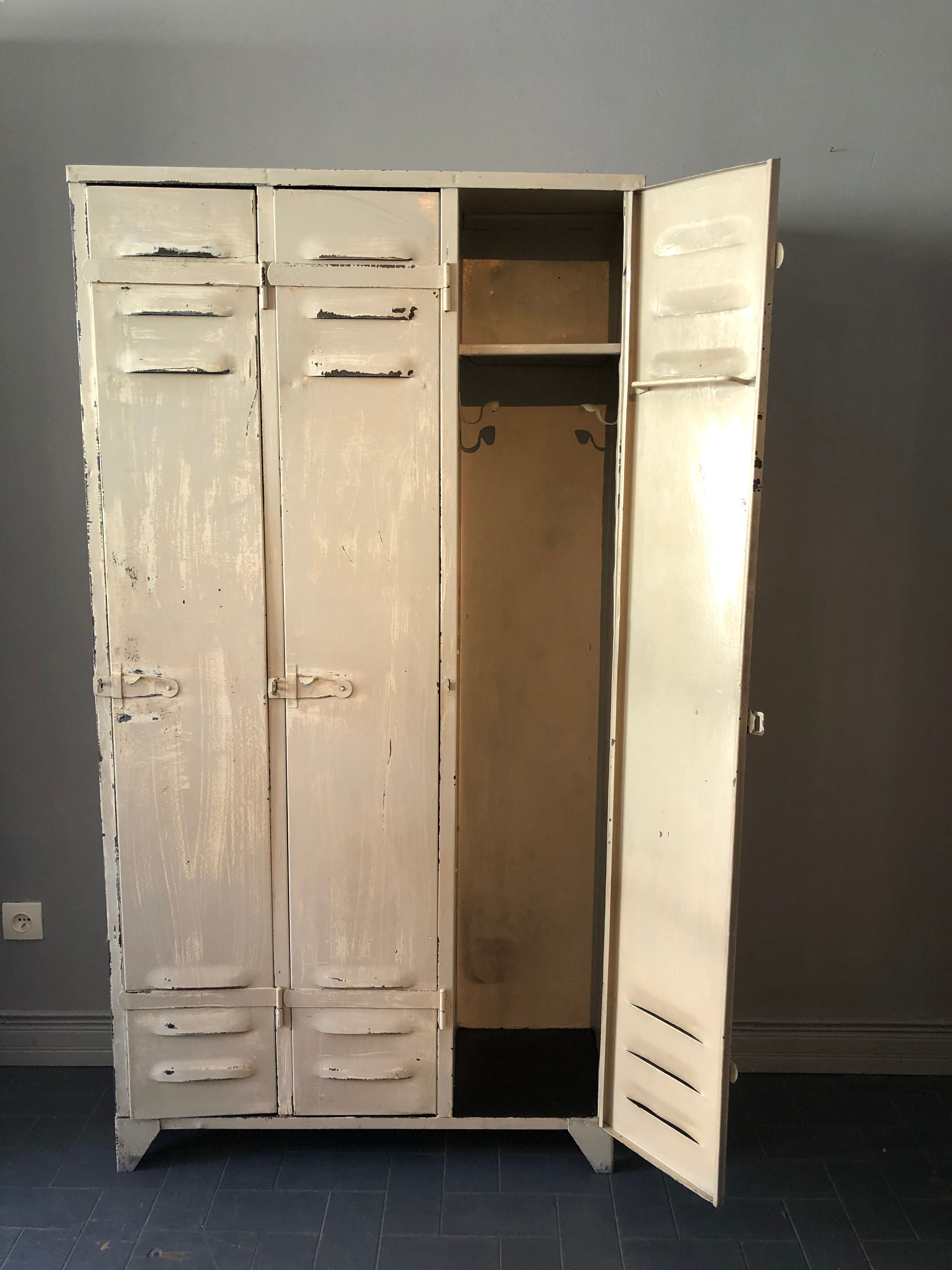 Industrial metal vestiary