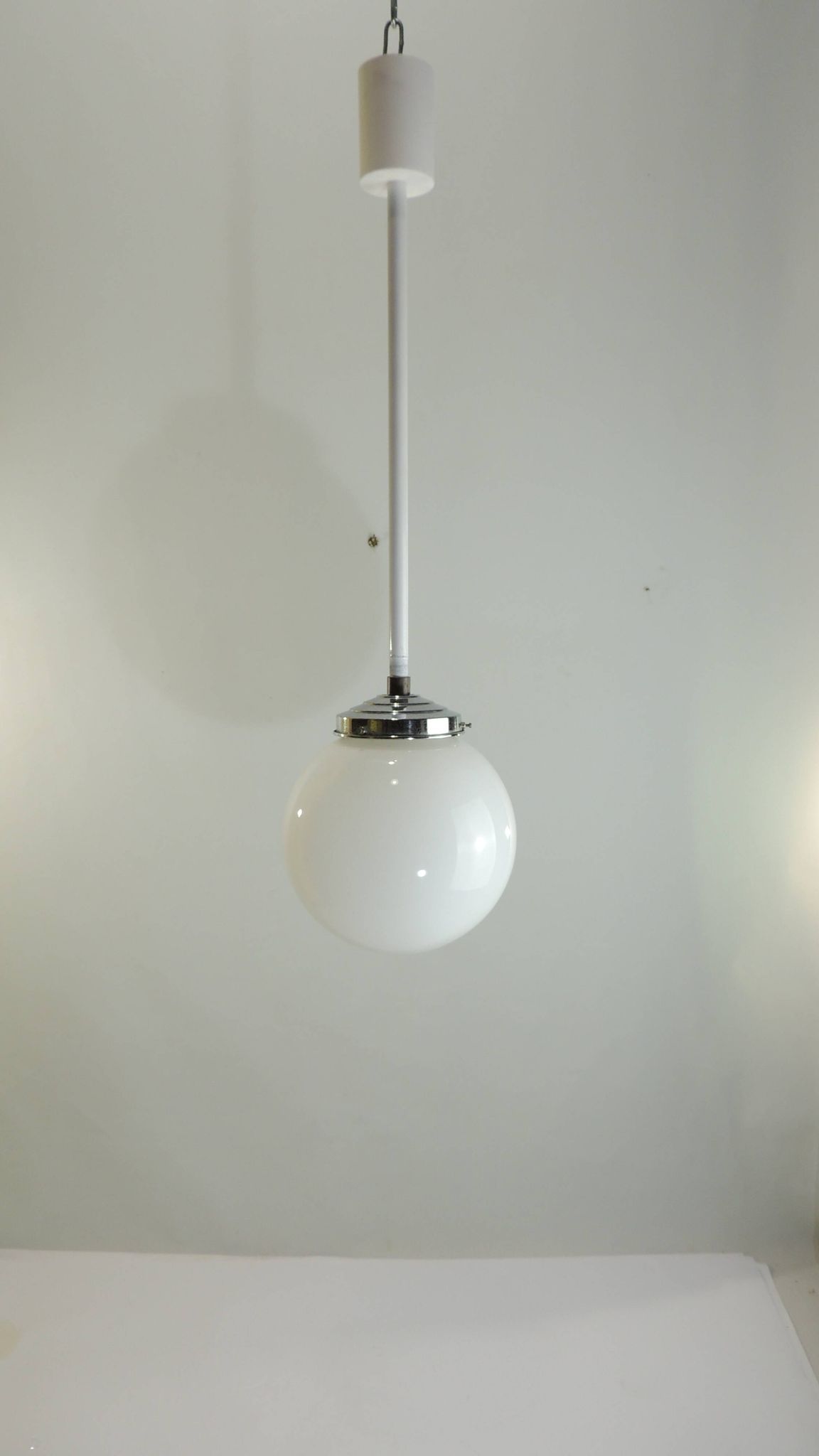 Vintage 70s pendant lamp in white opaline glass, 20 cm globe, chrome, light