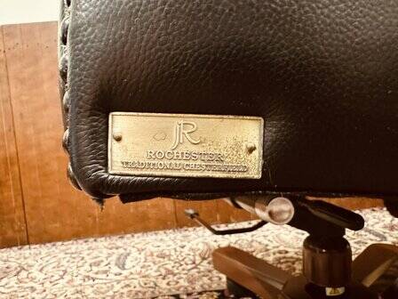 Chaise de directeur Chesterfield classique anglaise noire