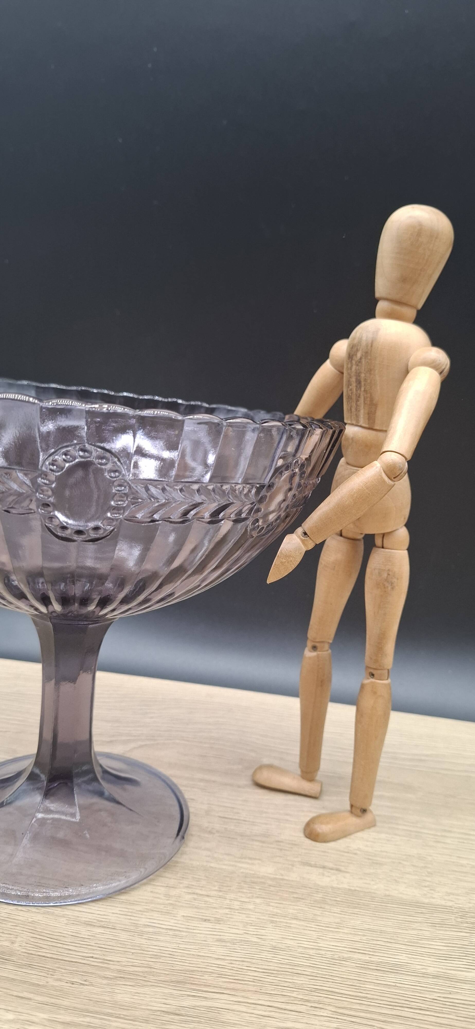 Large purple glass fruit bowl Manage