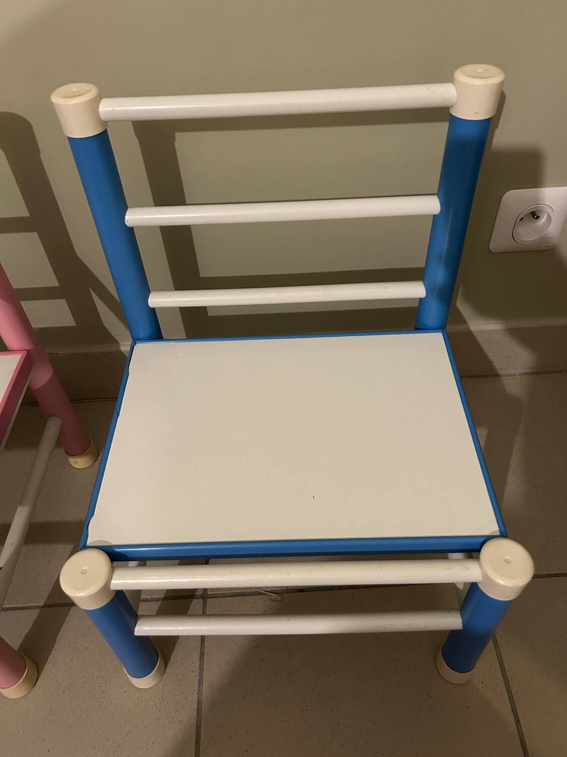 Set of 2 small vintage children's chairs