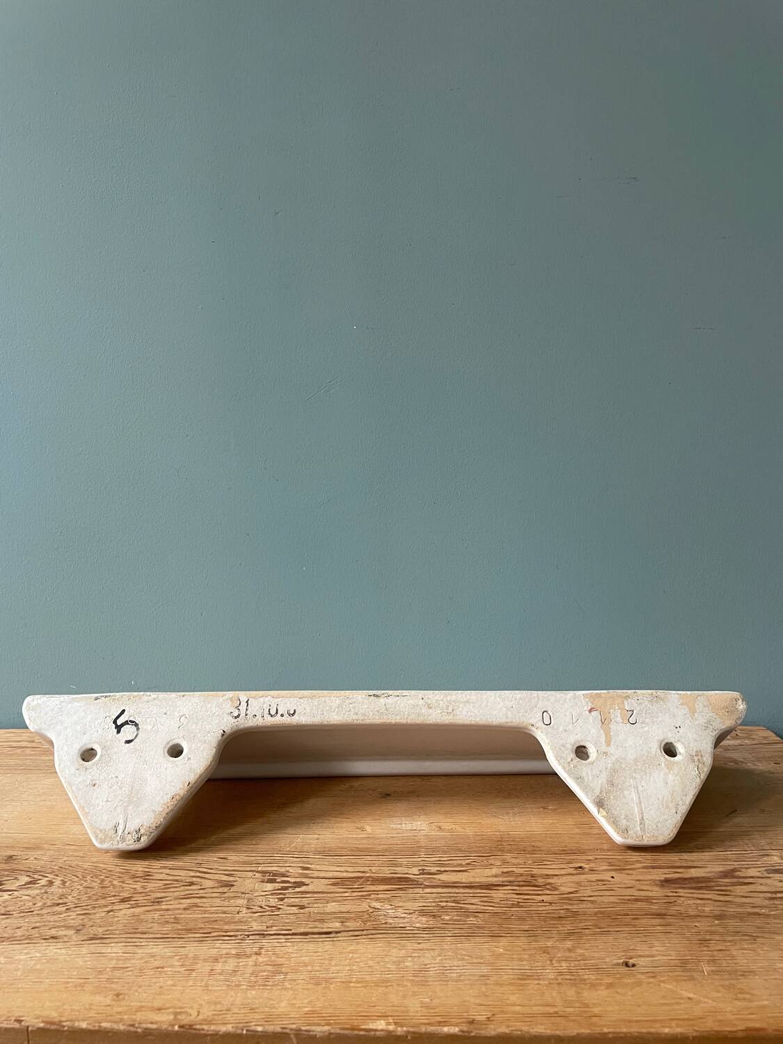 Art Deco wall shelf in white porcelain