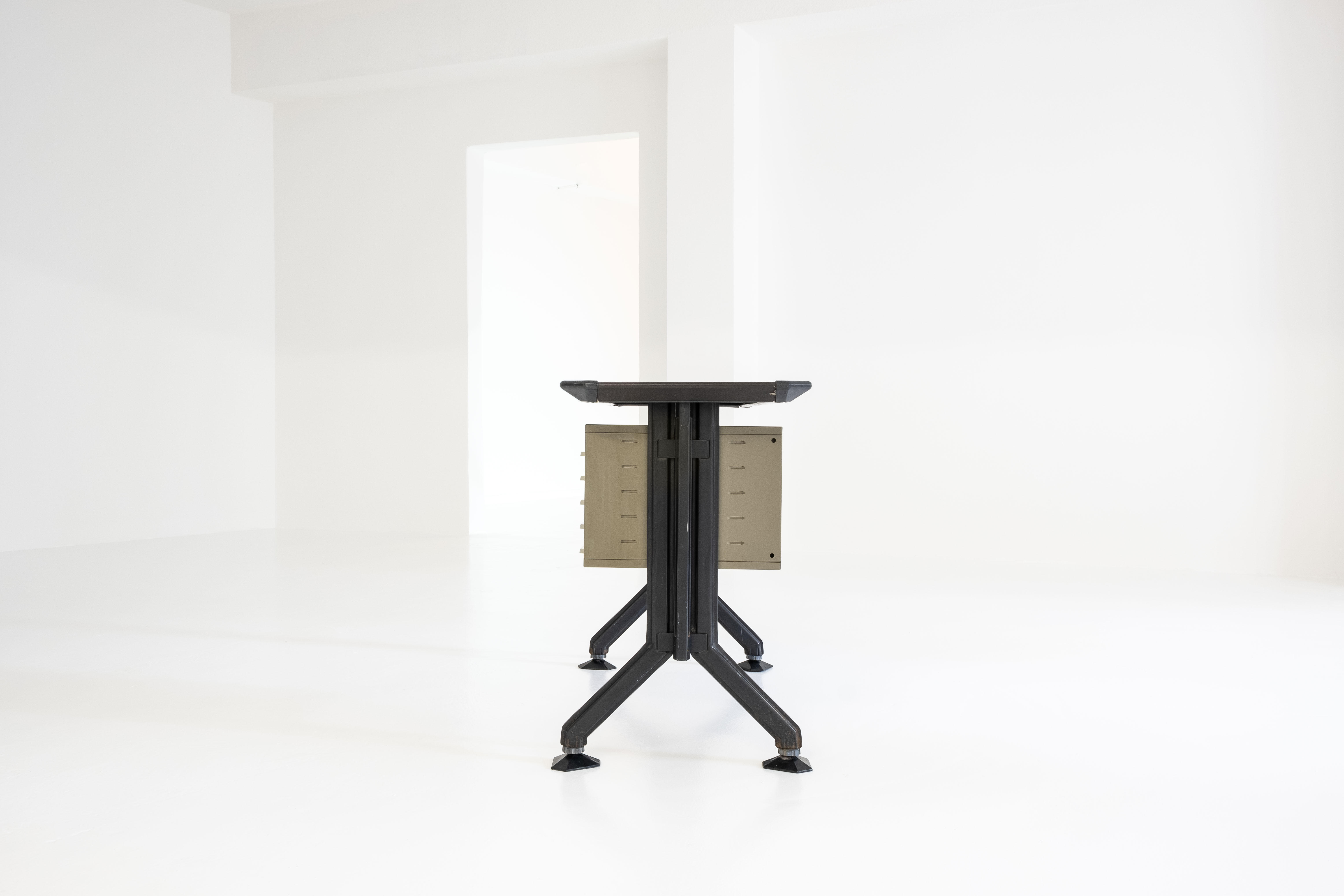 ARCO Side Desk (Arredamenti Metallici Serie "ARCO") by B.B.P.R. Studio for Olivetti, 1963