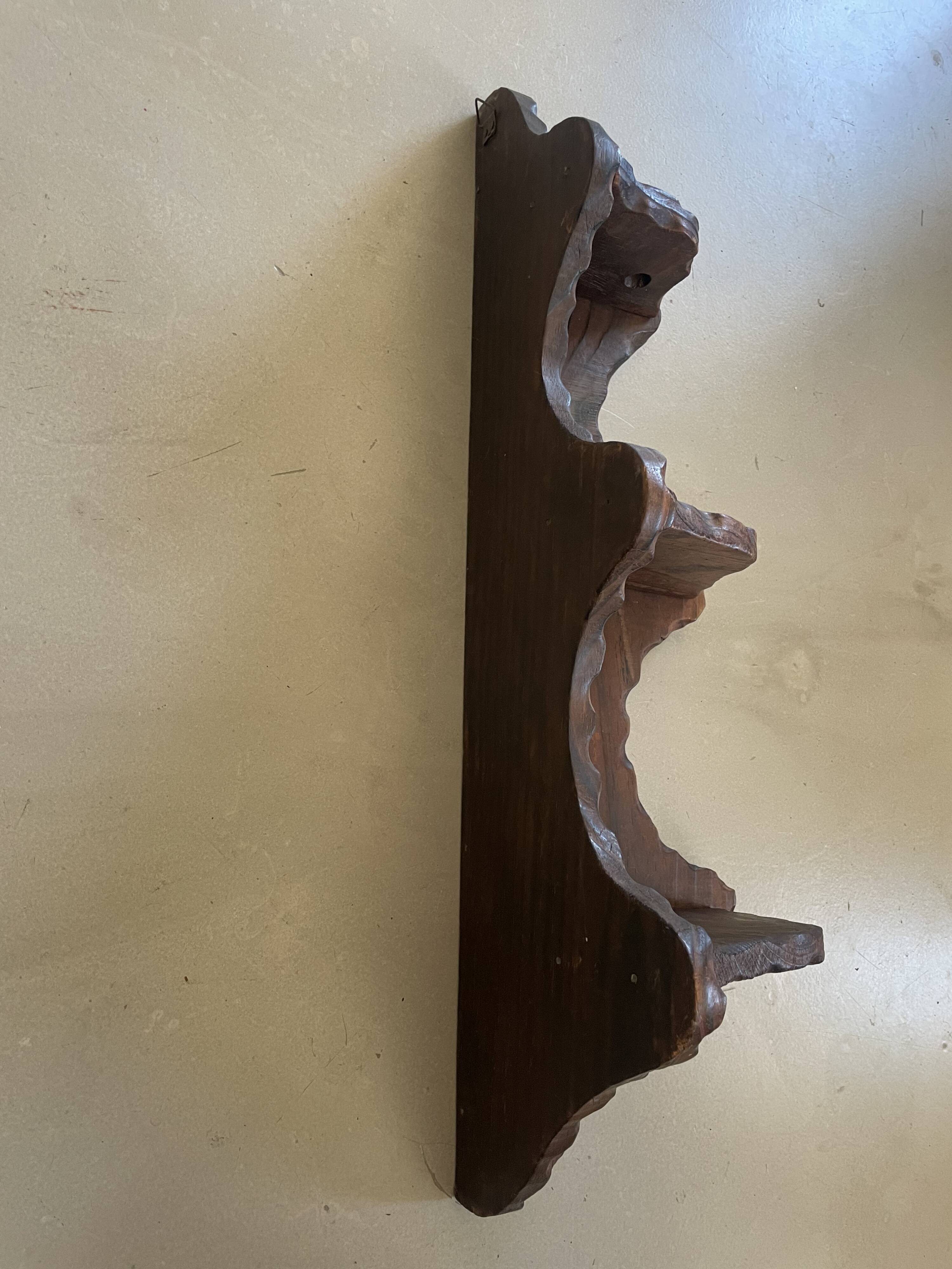 Etagère d'angle en bois ancienne