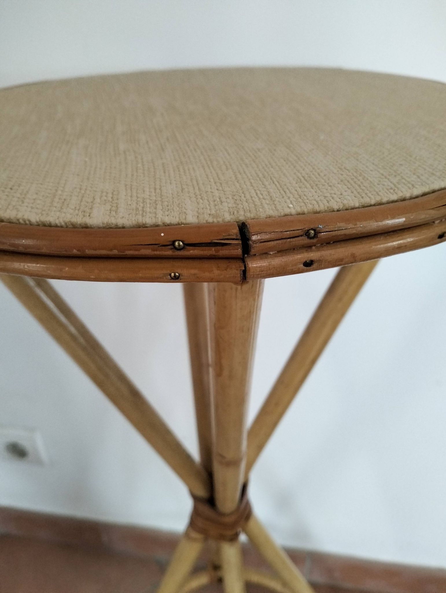 Rattan plant stand