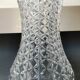 Grand Vase Tulipier en cristal de Bohème taillé. Motifs étoilés/losanges. Haut 26 cm