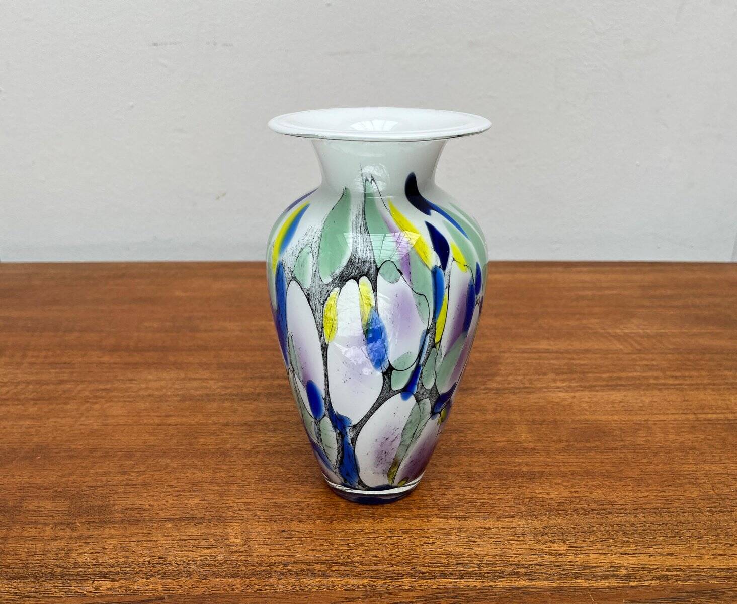 Postmodern glass vase by Hans Jürgen Richartz for the Richartz art collection, 1980s.