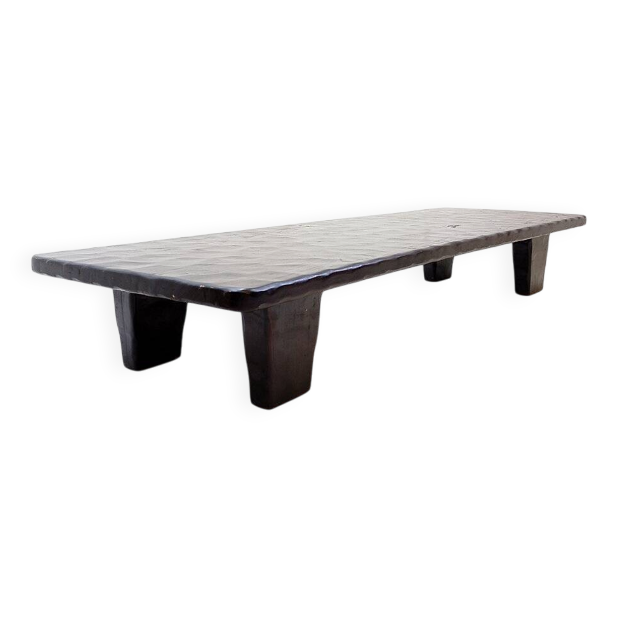 Grande table basse en bois noir martelé - 21th