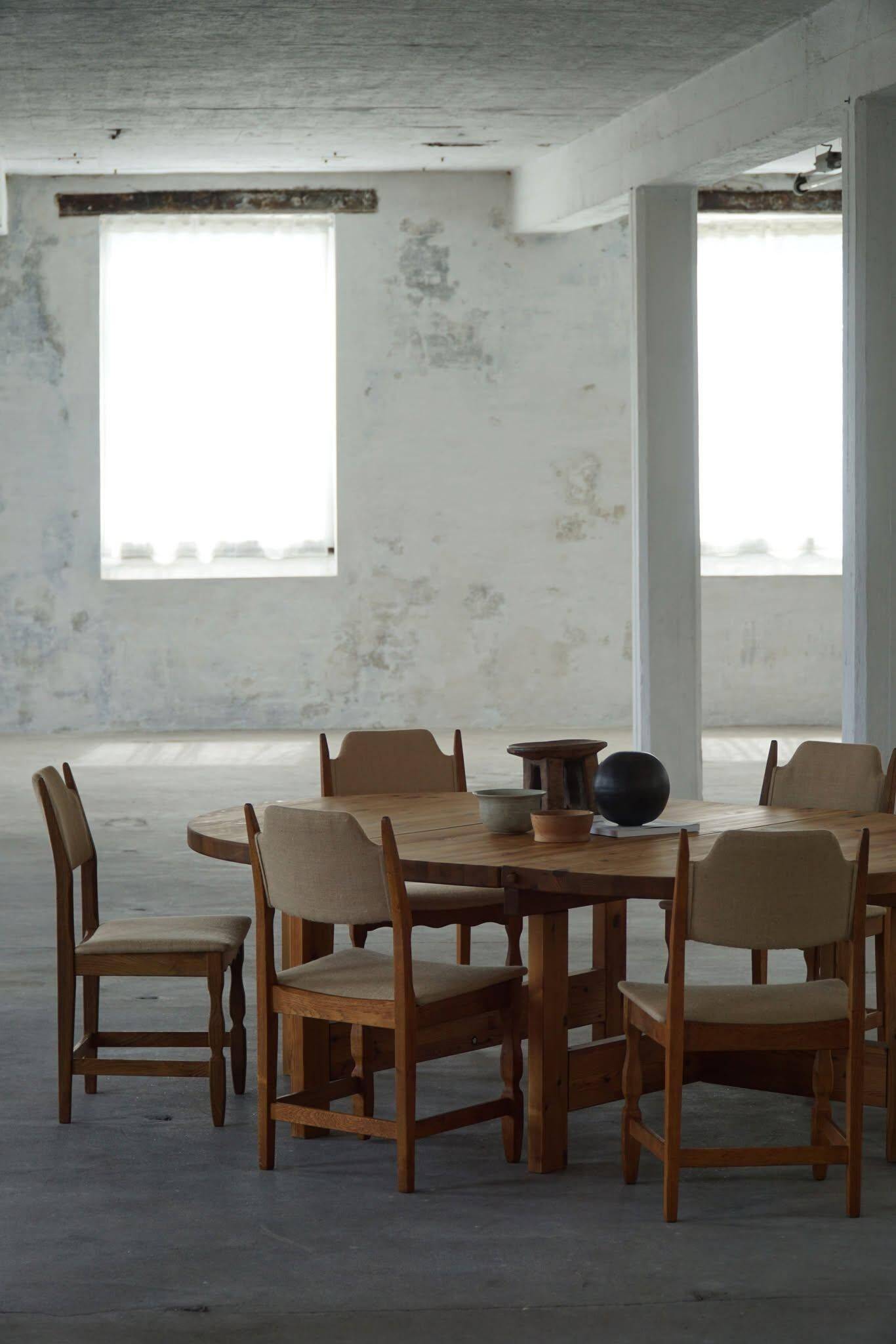 Large Danish mid-century modern dining table in pine, Tage Poulsen, 1970s.