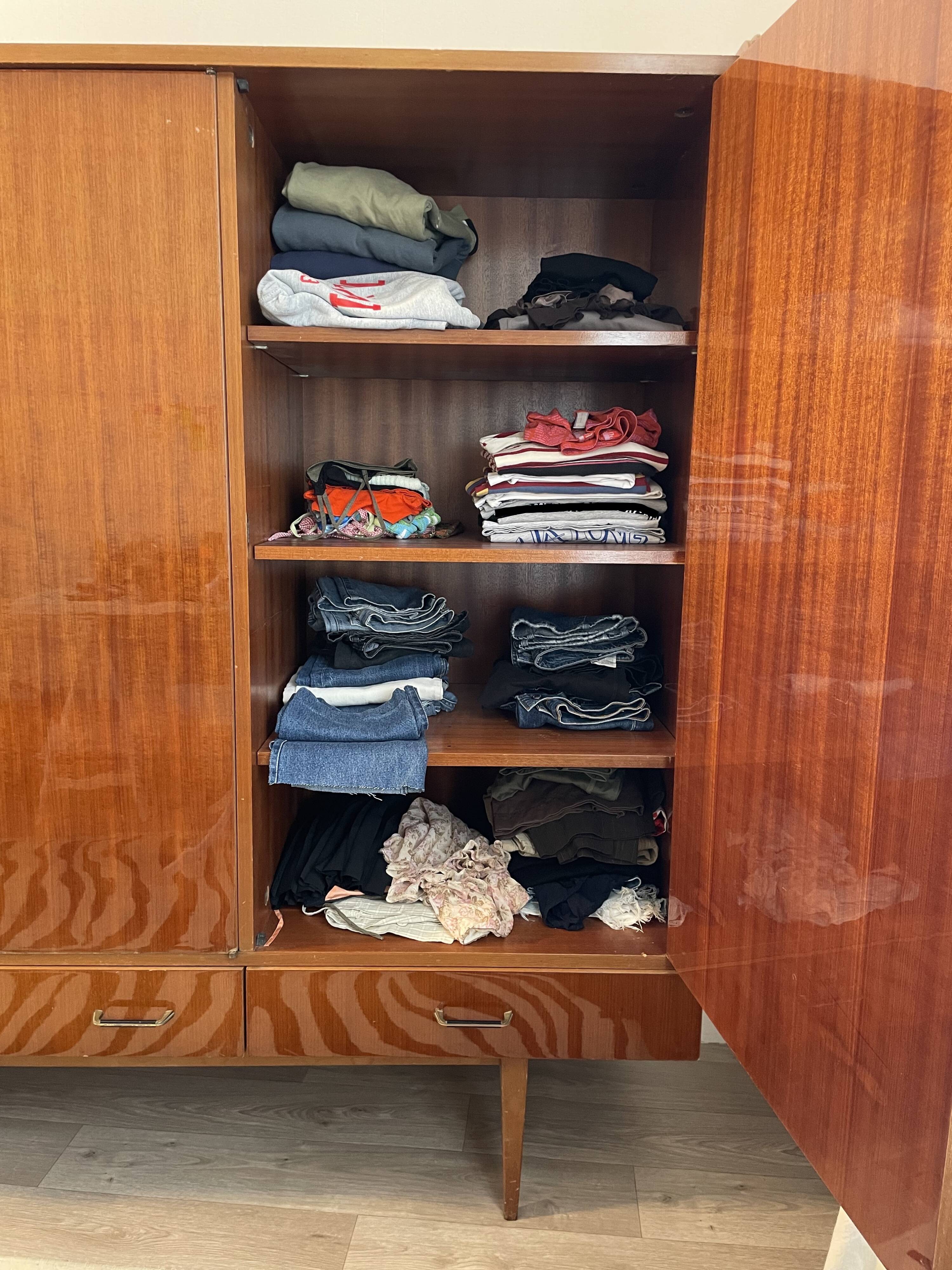 SAM dressing wardrobe