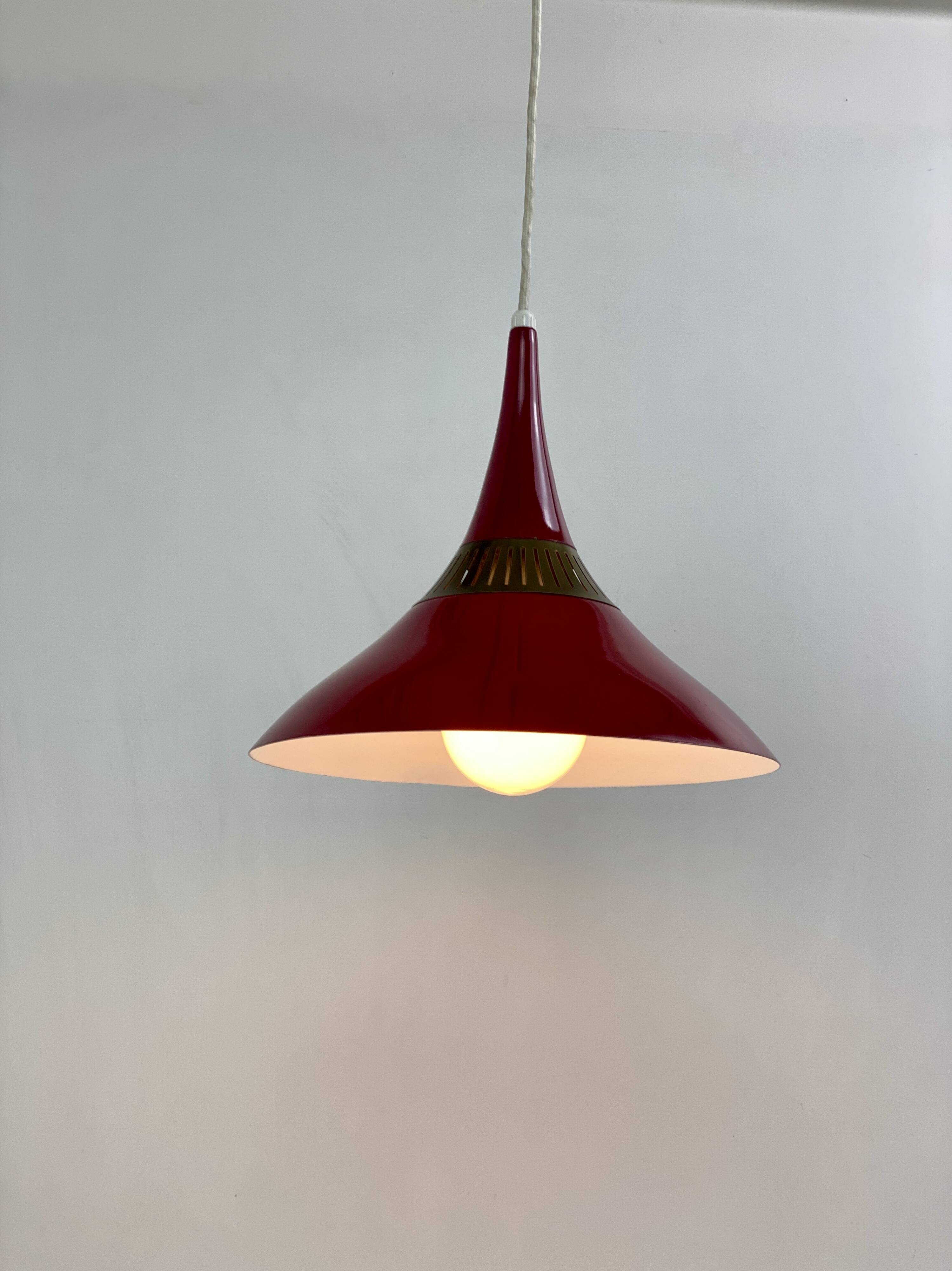 Scandinavian pendant light in red metal and brass, 1960