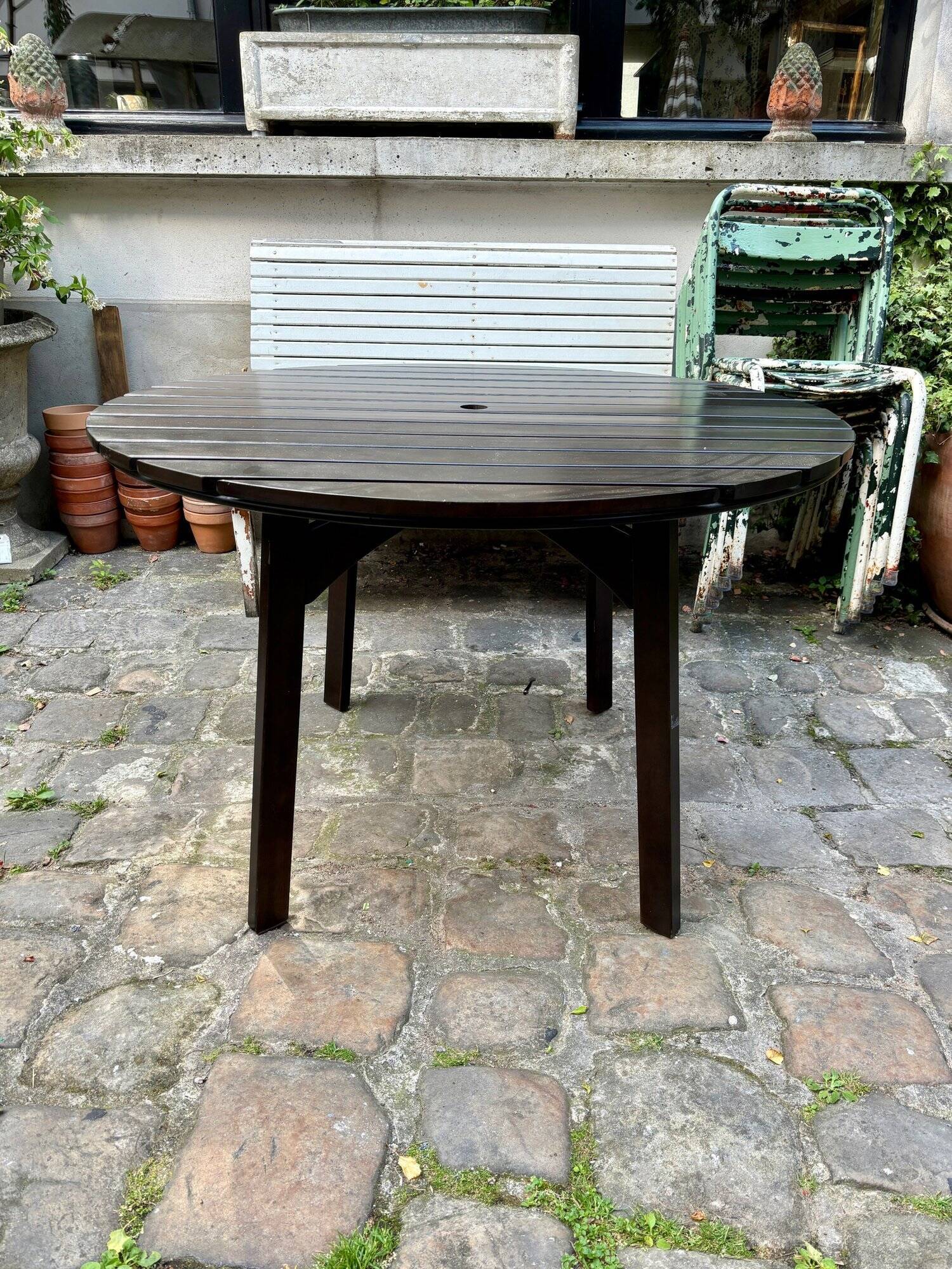 EMU dark wood garden furniture set - 2 folding armchairs and 1 table