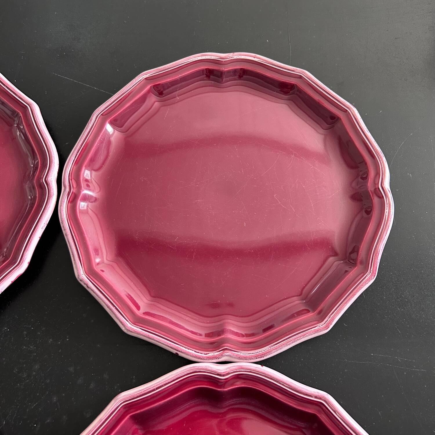 Service de 4 assiettes provençales bordeaux