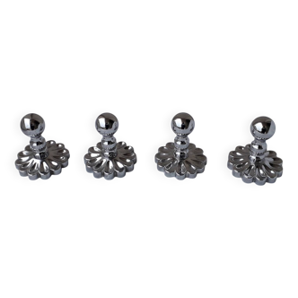 4 chrome-plated brass hooks