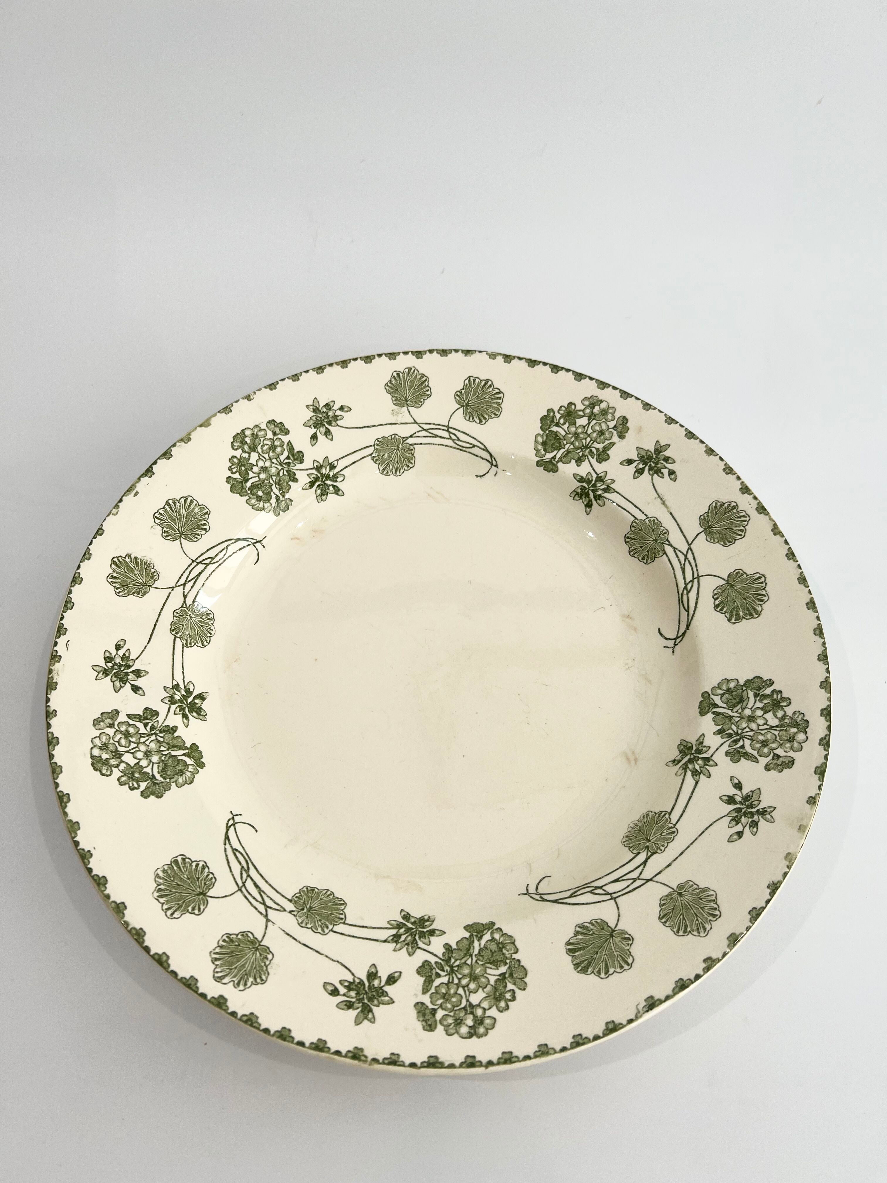 Round dish geranium sarreguemines
