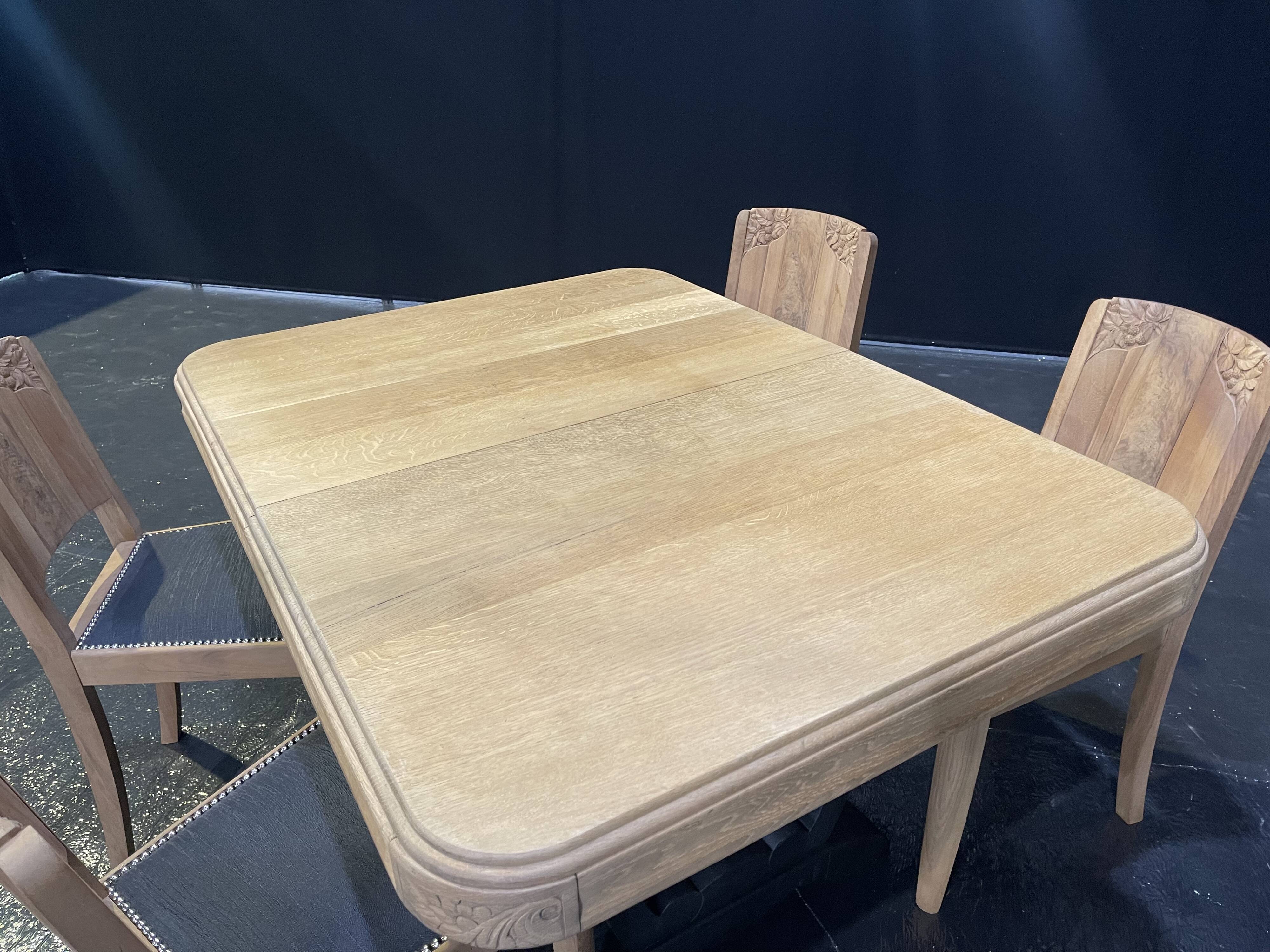 Table and its 4 chairs