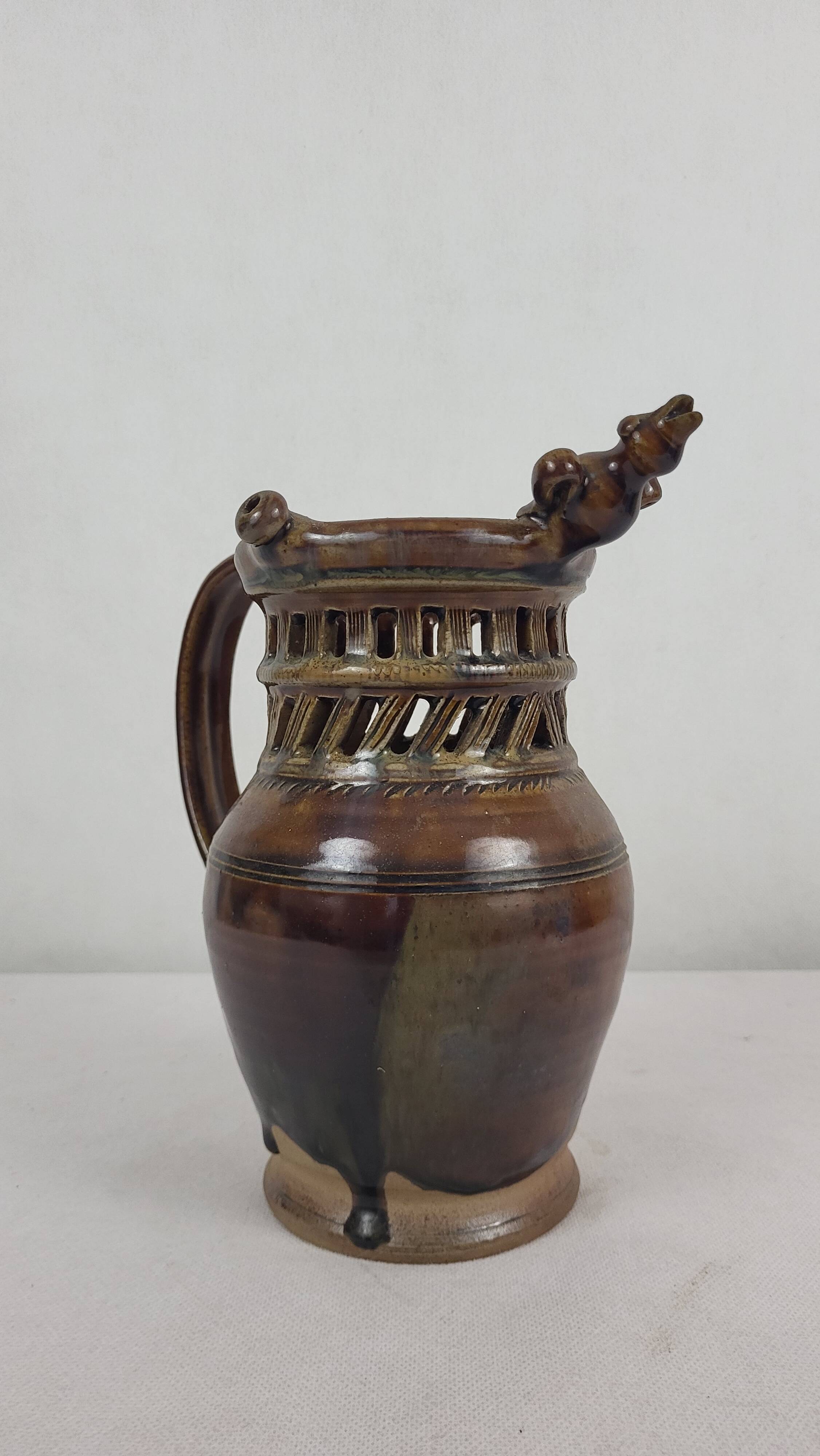 Deceptive stoneware pitcher Jean-Claude Seguin / Puisaye