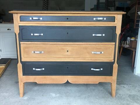Art Deco chest of drawers
