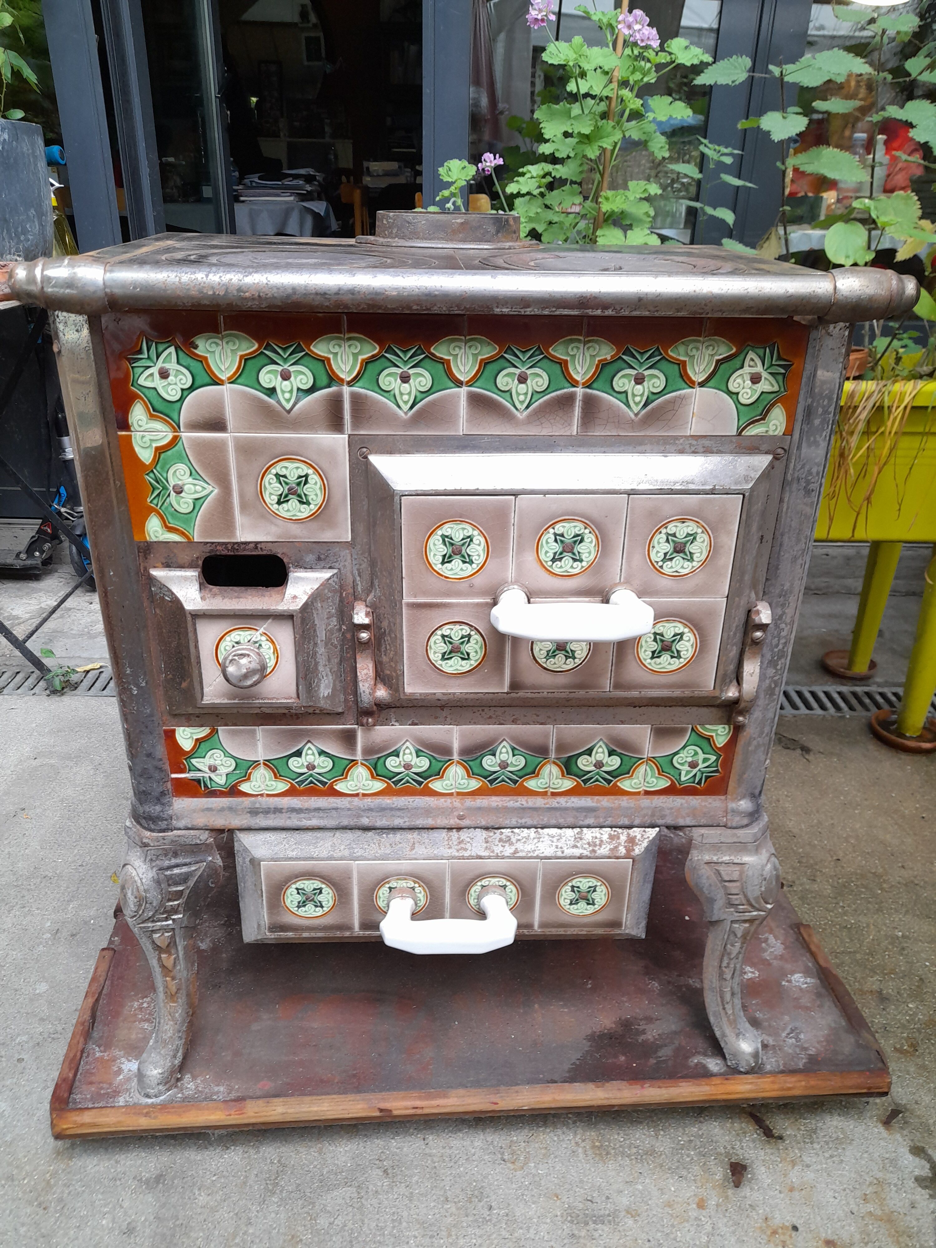 Cook old tile faience metal structure