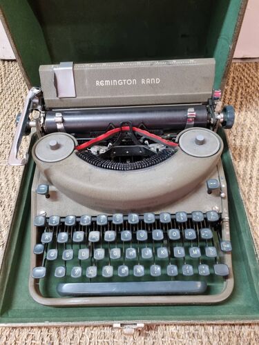 Machine à écrire remington rand de 1950