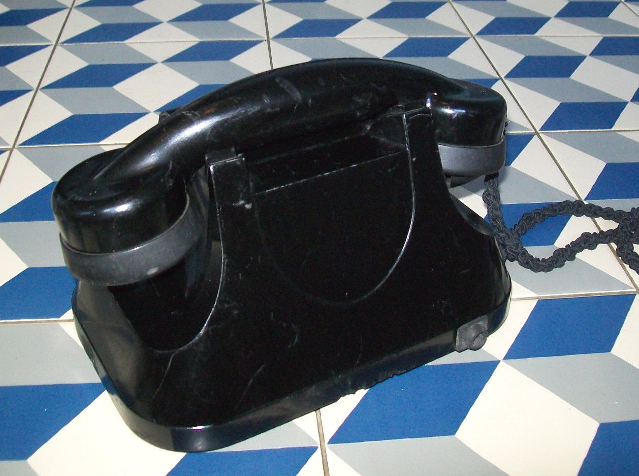50/60 standard black bakelite rotary phone