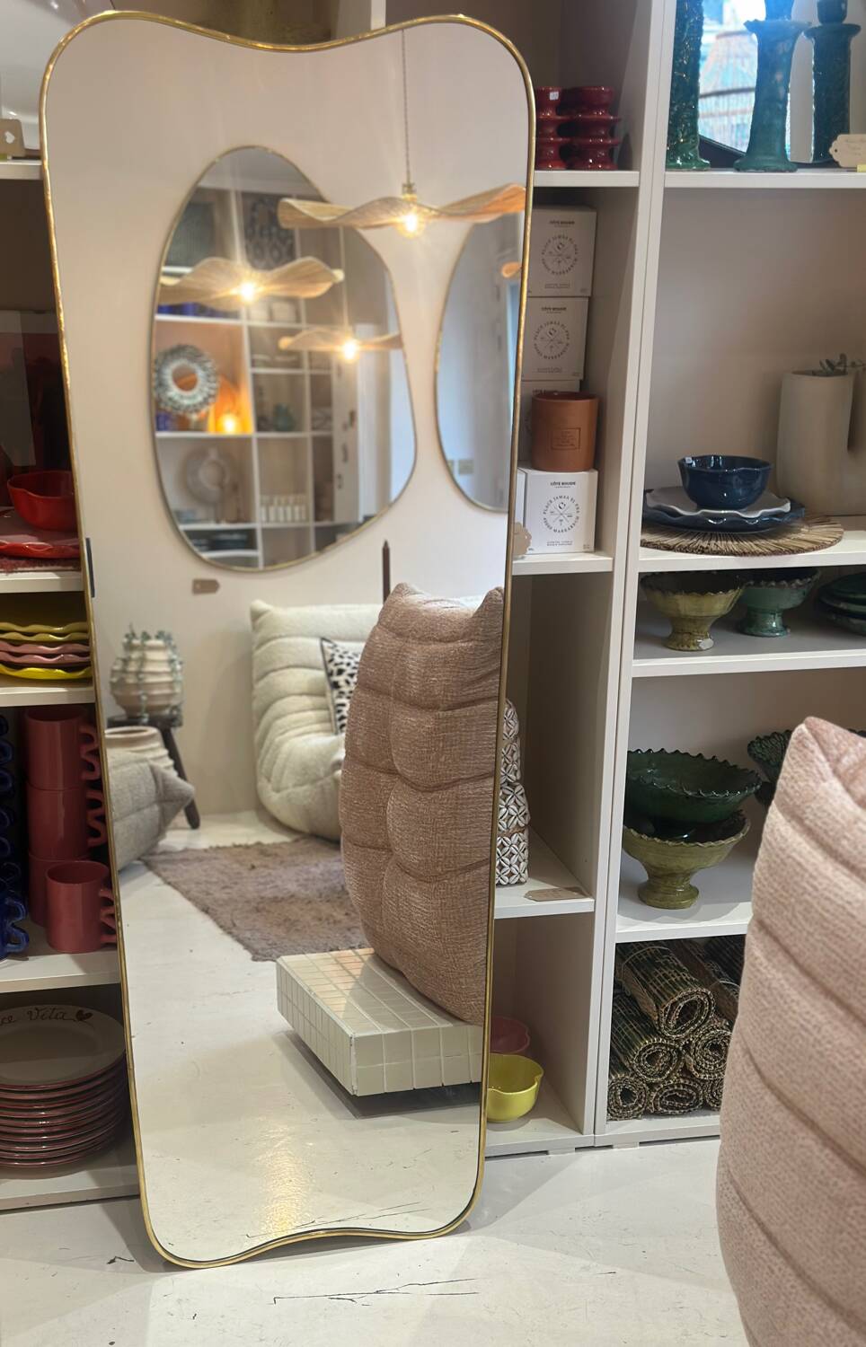 Long trapezoidal mirror in curved gilded brass, art deco modernist